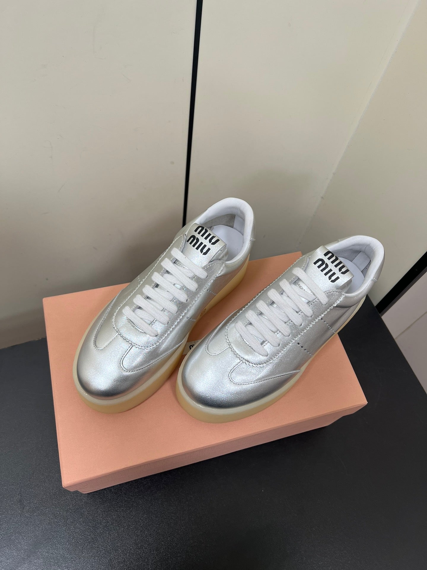 THICK-SOLED RETRO SNEAKERS IN SILVER METALLIC SMOOTH LAMBSKIN、mysite、Cacoeks