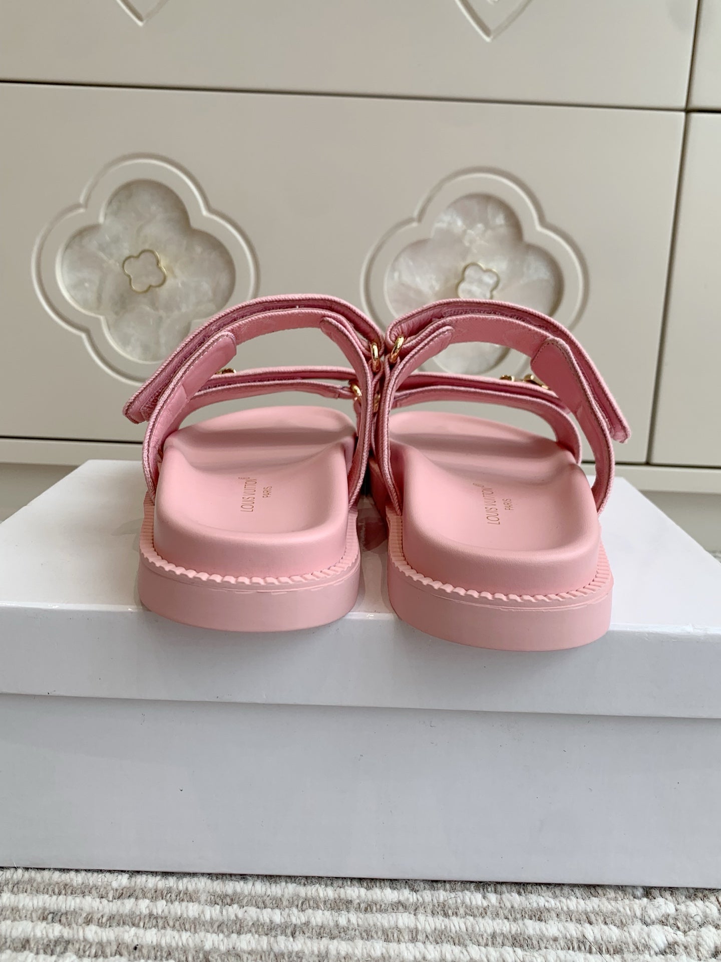 LV TWO-STRAP SANDALS 25S IN LIGHT PINK DENIM AND CALFSKIN WITH GOLD HARDWARE、mysite、Cacoeks