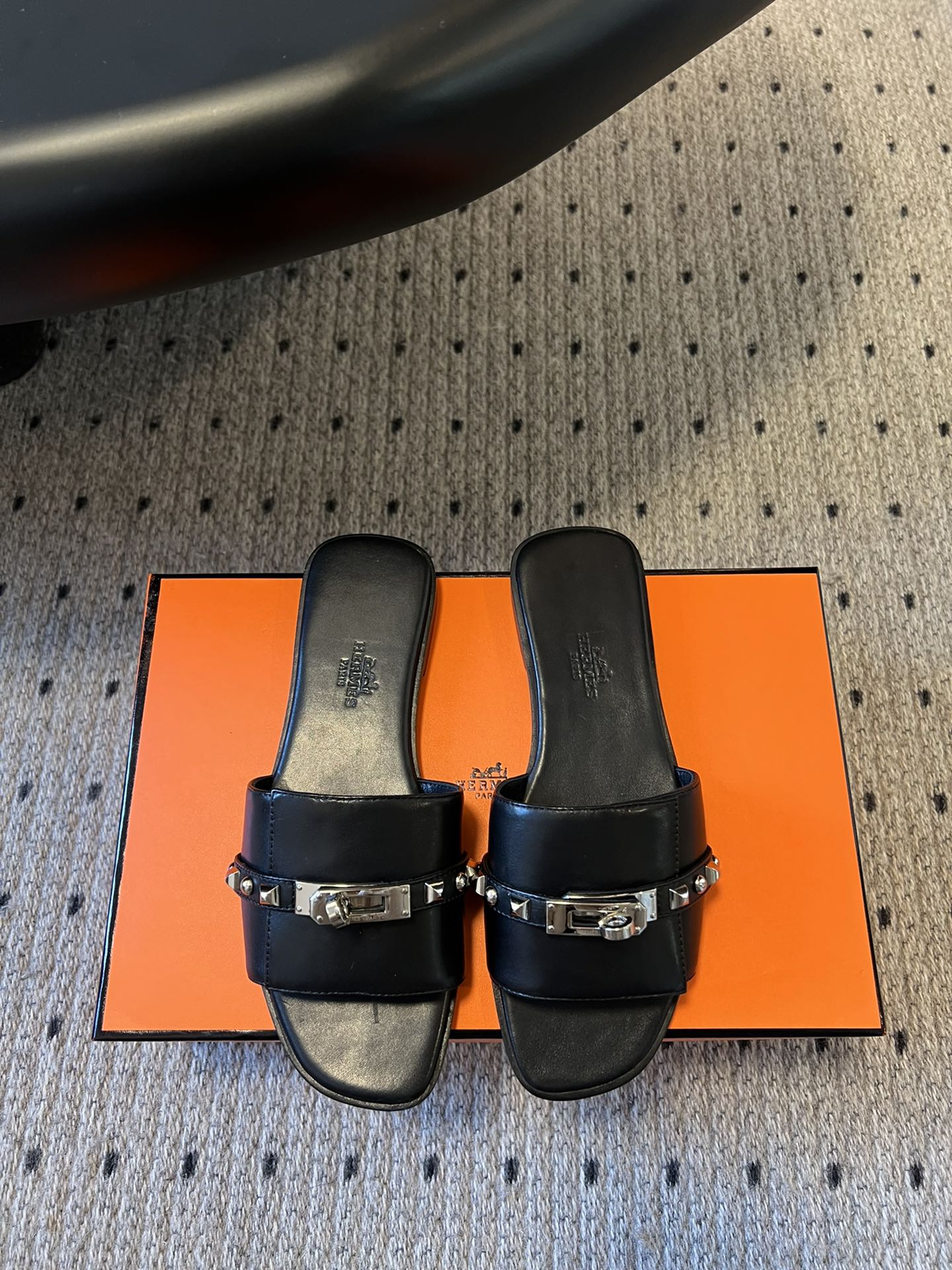 GIULIA FLAT SANDAL IN BLACK CALFSKIN、mysite、Cacoeks