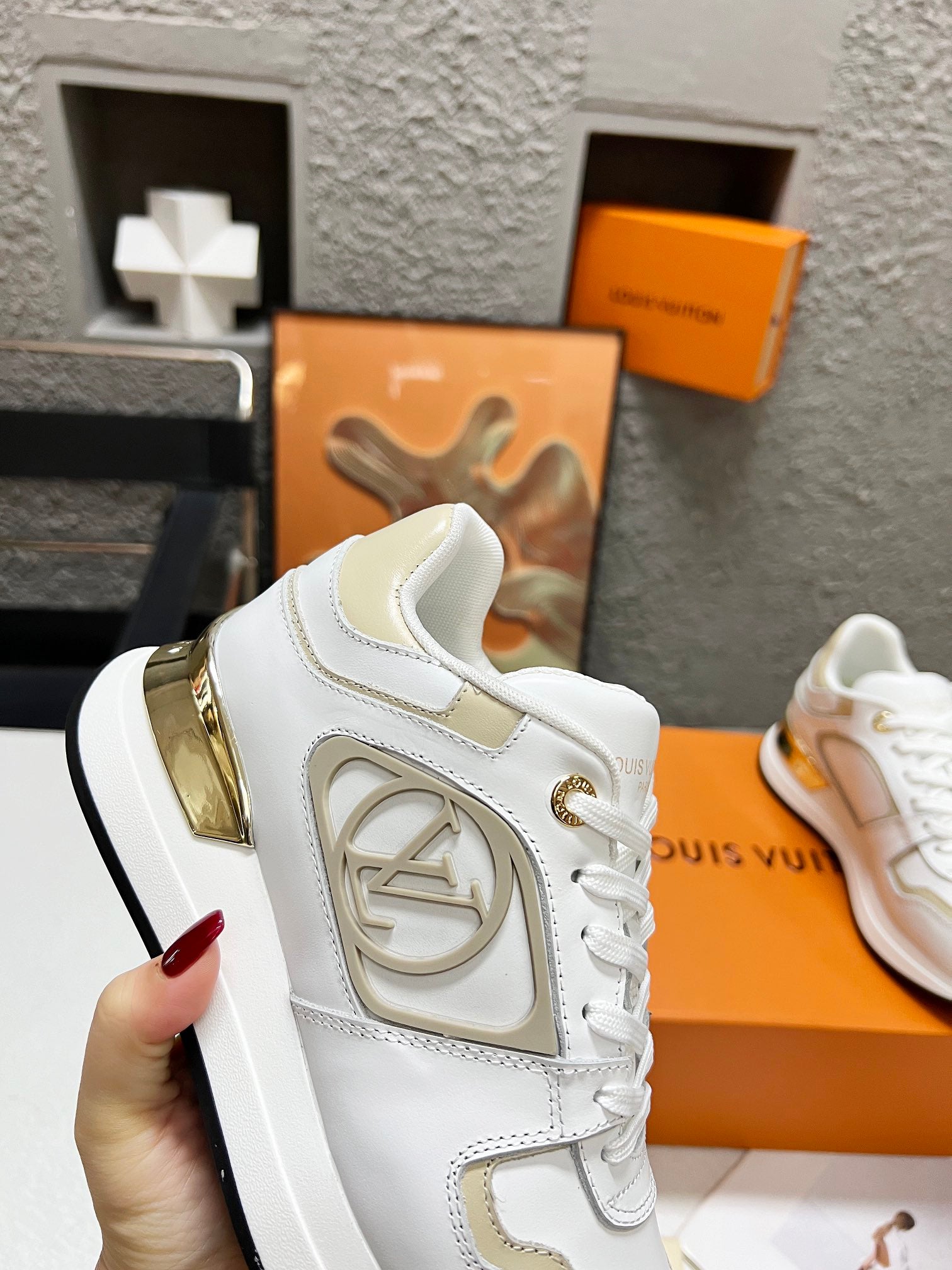 LV WOMEN SNEAKER IN WHITE MIX BEIGE CREAM CALFSKIN、mysite、Cacoeks
