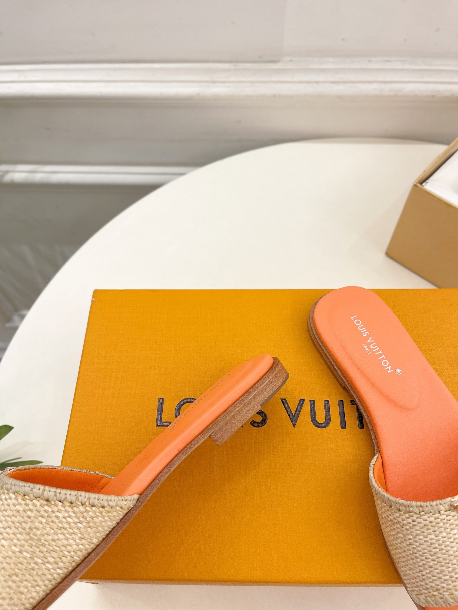 LV WOMEN CAPRI FLAT MULES IN TIGER ORANGE LEATHER AND RAFFIA、mysite、Cacoeks