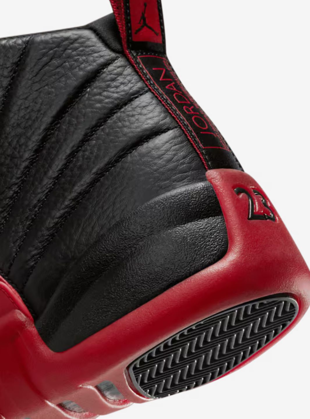 Air Jordan 12 Retro Flu Game (2025)、JORDAN、Cacoeks