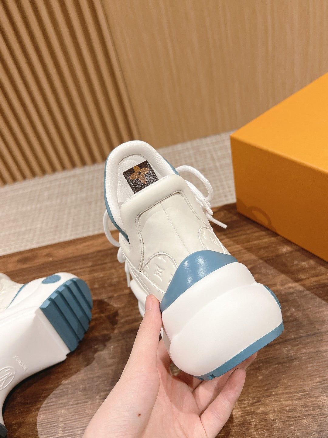 LV ARCHLIGHT SNEAKER IN WHITE MIX SKY BLUE EMBOSSED CALFSKIN、mysite、Cacoeks