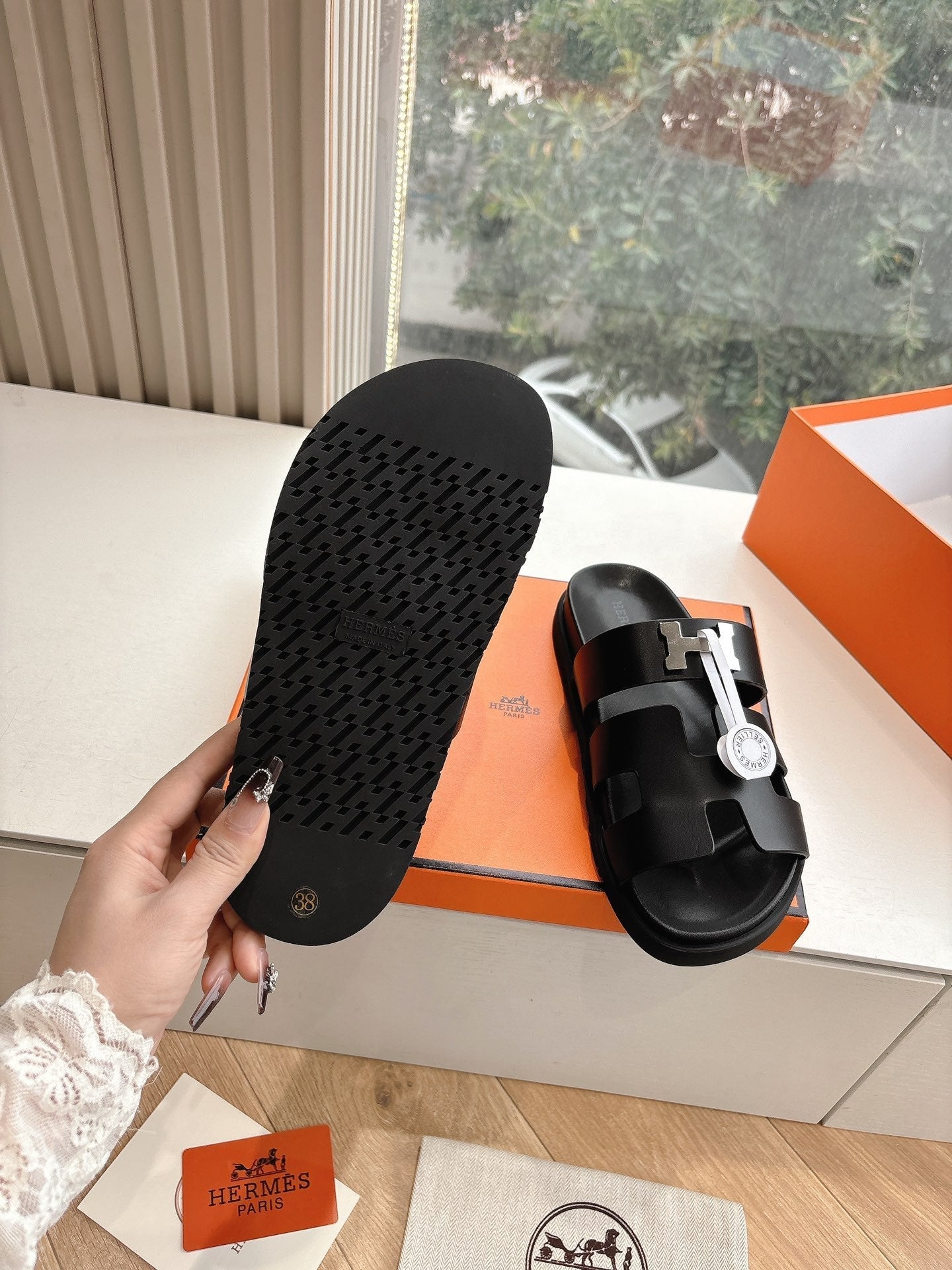 CHYPRE SANDAL IN BLACK CALFSKIN、mysite、Cacoeks