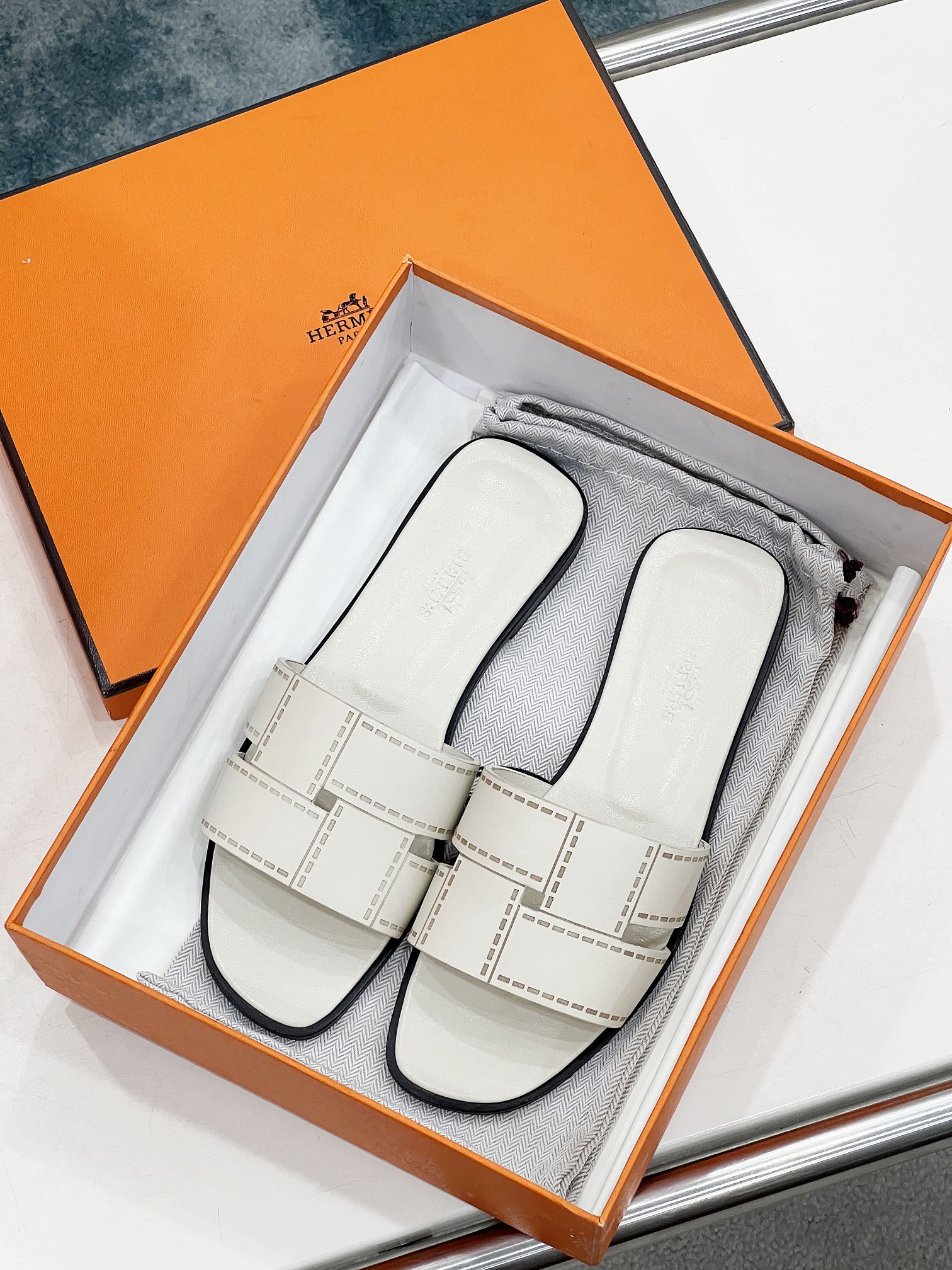 IDIOMA SANDAL IN WHITE CREAM CALFSKIN、mysite、Cacoeks