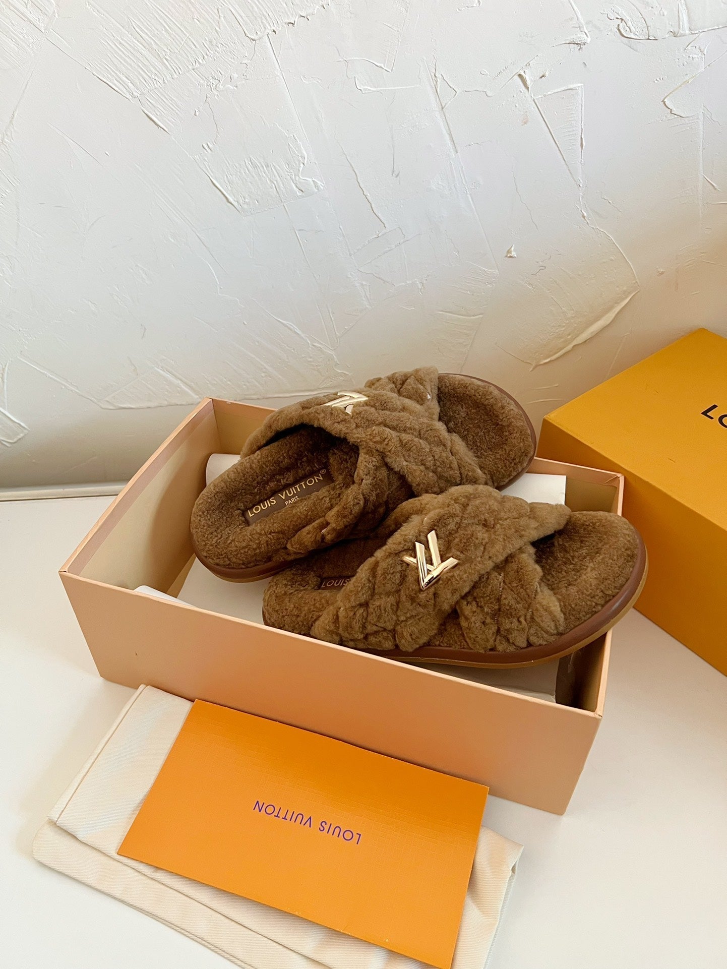 LV BLISS COMFORT MULE IN CHOCOLATE BROWN SHEARLING、mysite、Cacoeks