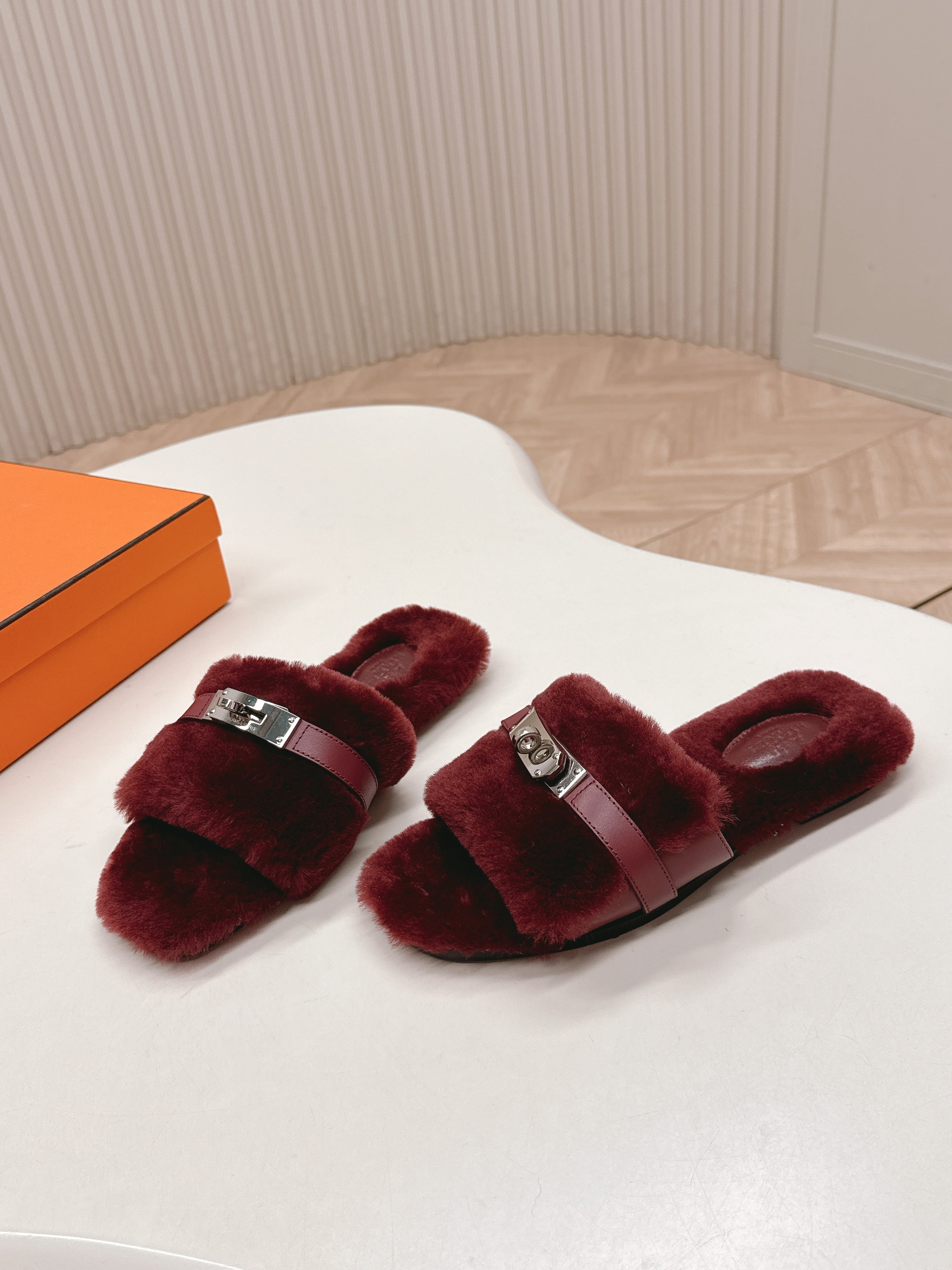 HM 25S ORAN SANDAL IN DARK RED SHEARLING WITH SILVER HARDWARE、mysite、Cacoeks