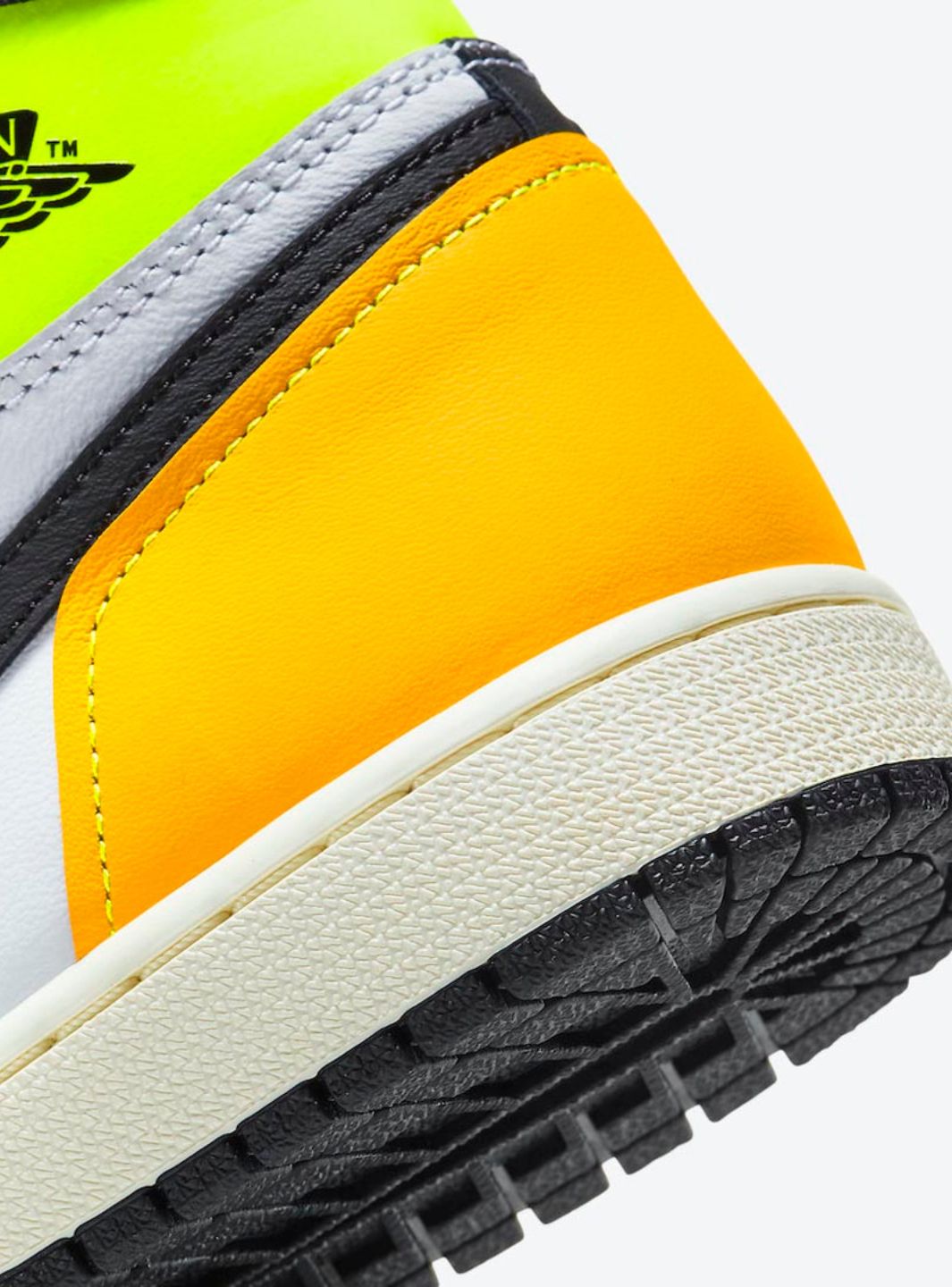 Air Jordan 1 Retro High White Black Volt University Gold、JORDAN、Cacoeks