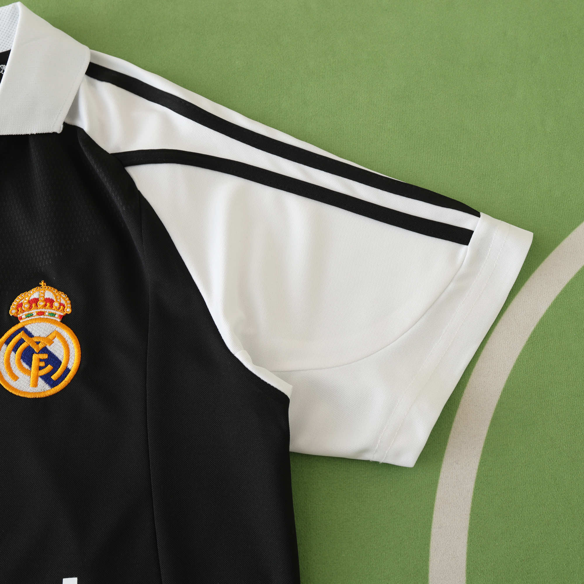 ManixJersey.com | Retro Real Madrid 2001-02 Away Jersey -Customize Name, Number and Patch | Worldwide Shipping