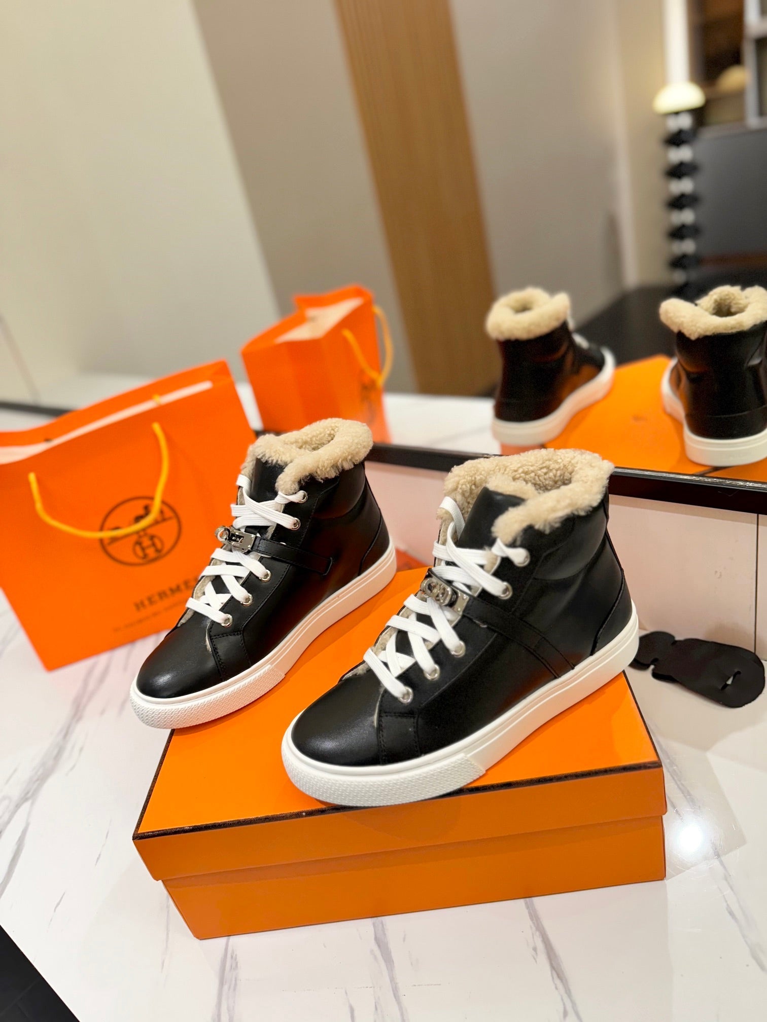 CHEALSEA BOOTS IN BLACK LAMBSKIN AND FLEECE LINING、mysite、Cacoeks