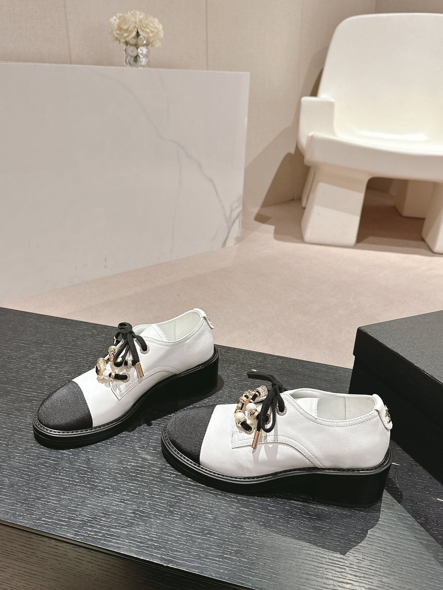 OXFORD SHOES WHITE MIX BLACK SHEEPSKIN、mysite、Cacoeks