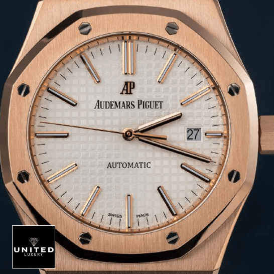 Audemars Piguet Royal Oak 15400OR.OO.1220OR.02 Replica audemarspiguet royaloak 15400OR.OO .1220OR.02 replica front Audemars Piguet Royak Oak White Dial Gold Replica close analog view