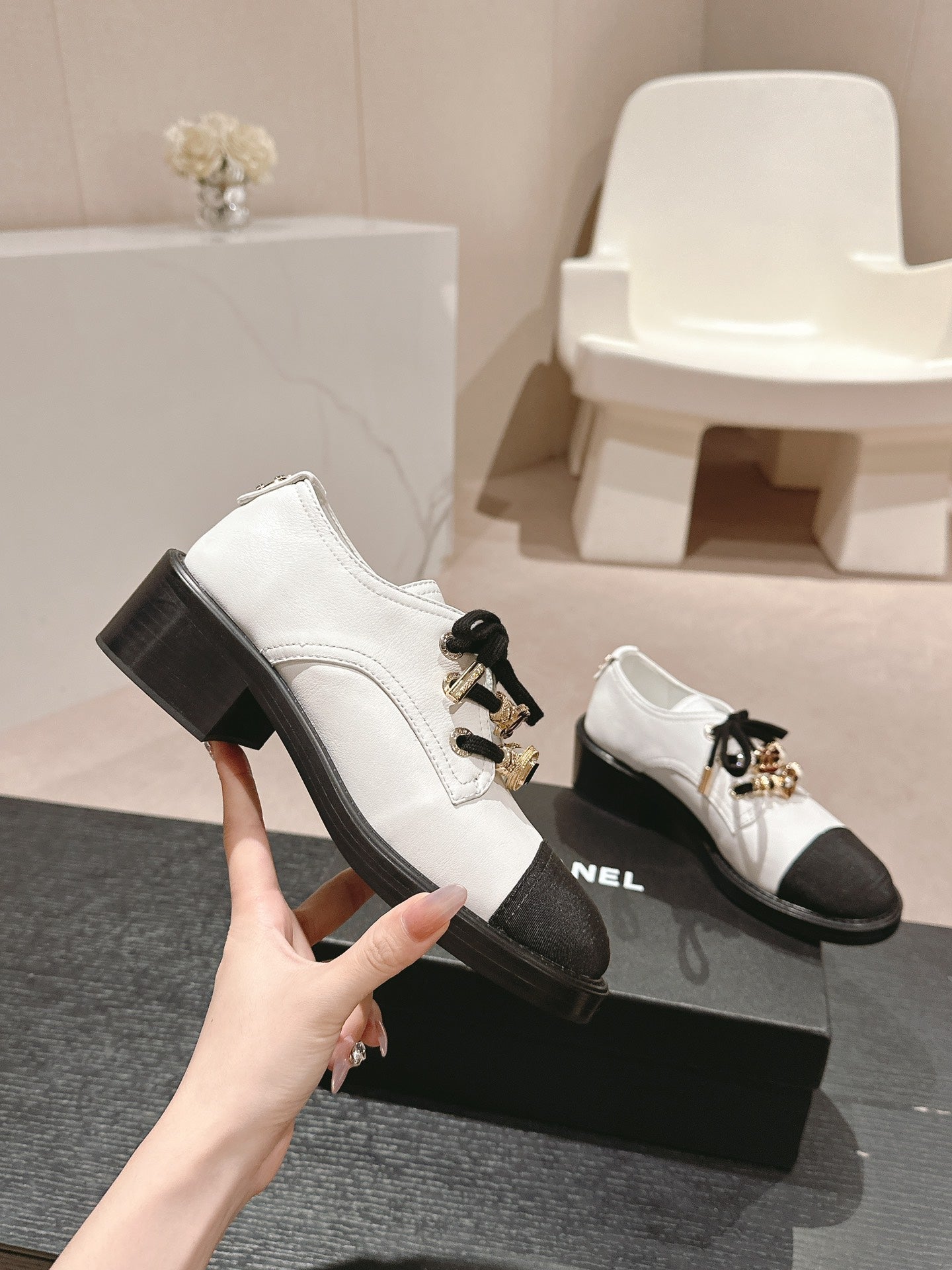 OXFORD SHOES WHITE MIX BLACK SHEEPSKIN、mysite、Cacoeks