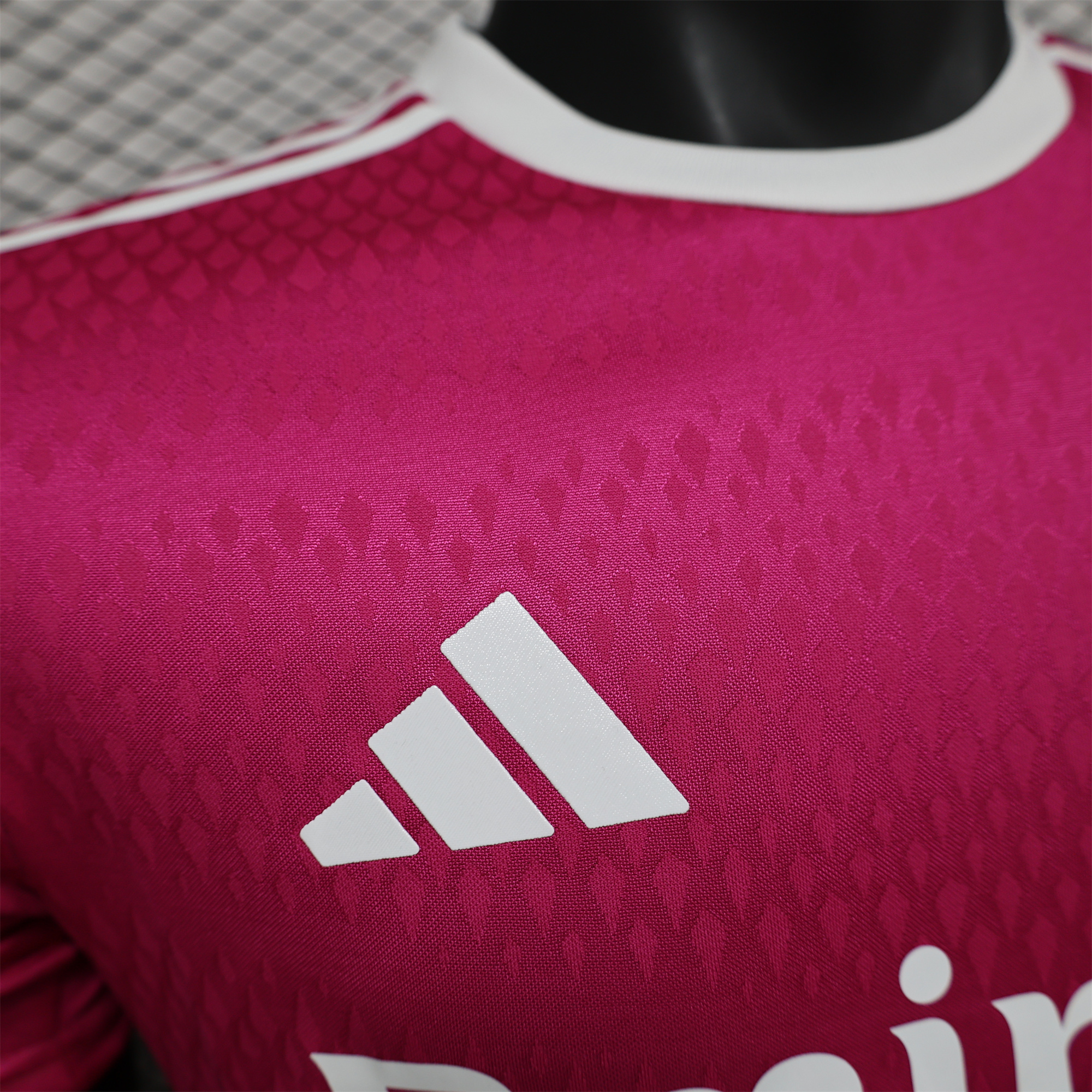 ManixJersey.com | Real Madrid 24-25 Pink Special Edition Jersey - Player Version -Customize Name, Number and Patch | Worldwide Shipping