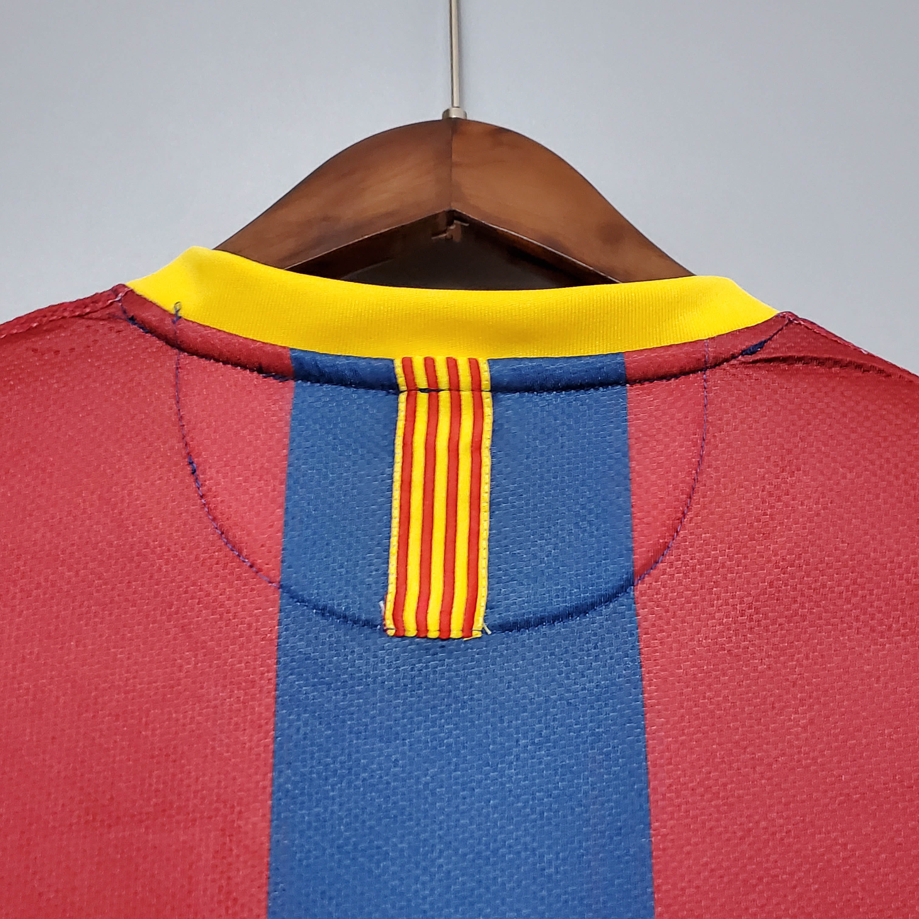 2010/2011 Retro Barcelona Home Football Shirt 1:1 Thai Quality:football jersey mysite: unitedjerseyfootball 邓江浪:football