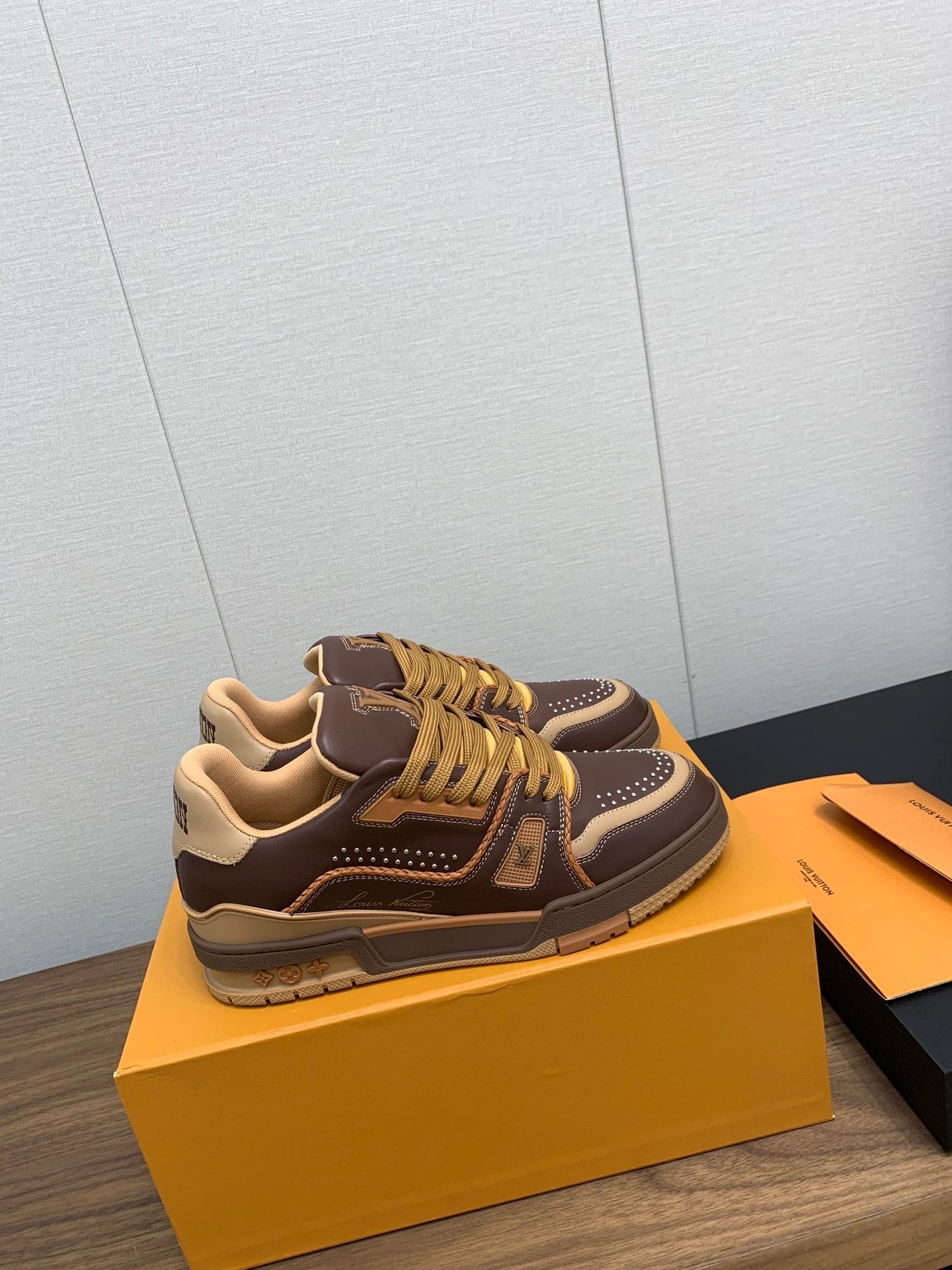 LV WOMEN'S TRAINER IN MARRON CALFSKIN、mysite、Cacoeks