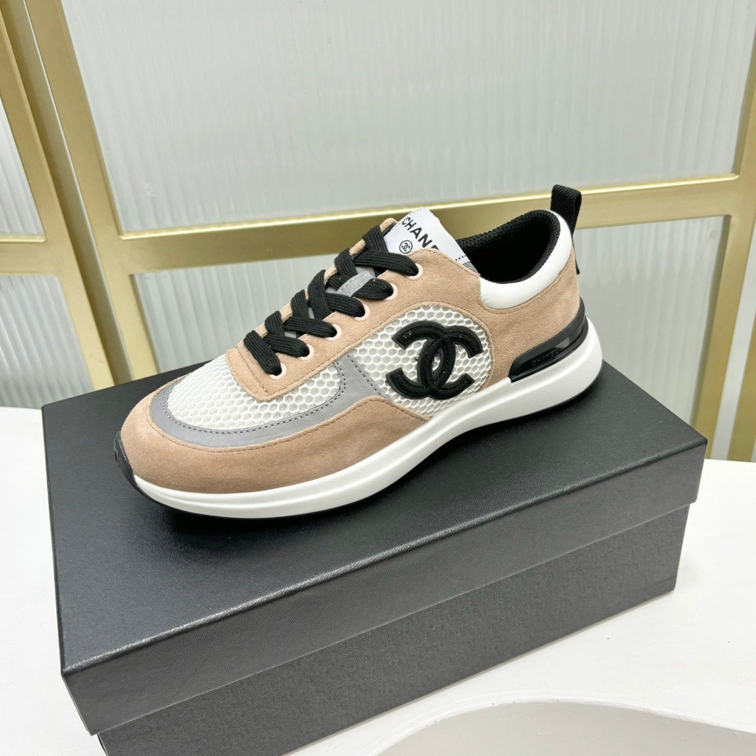 SNEAKER IN TAN BROWN SUEDE AND GREY BREATHABLE MESH、mysite、Cacoeks