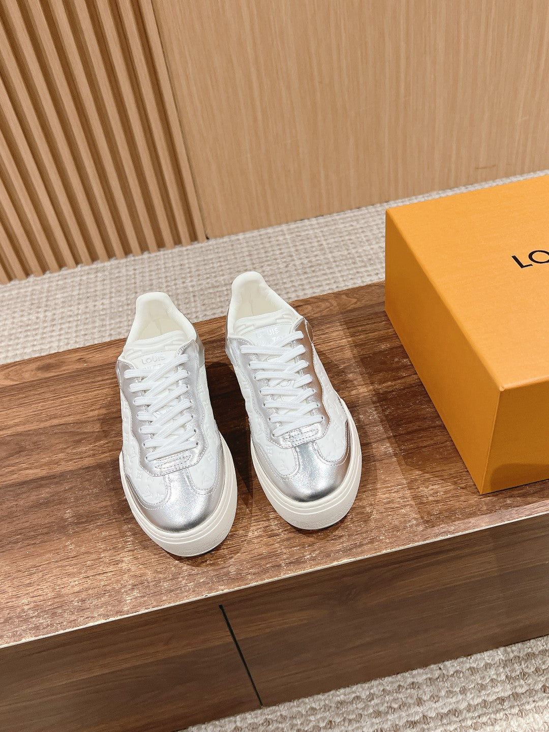 LV TRAINER SNEAKER IN SILVER MIX WHITE EMBOSSED CALFSKIN、mysite、Cacoeks