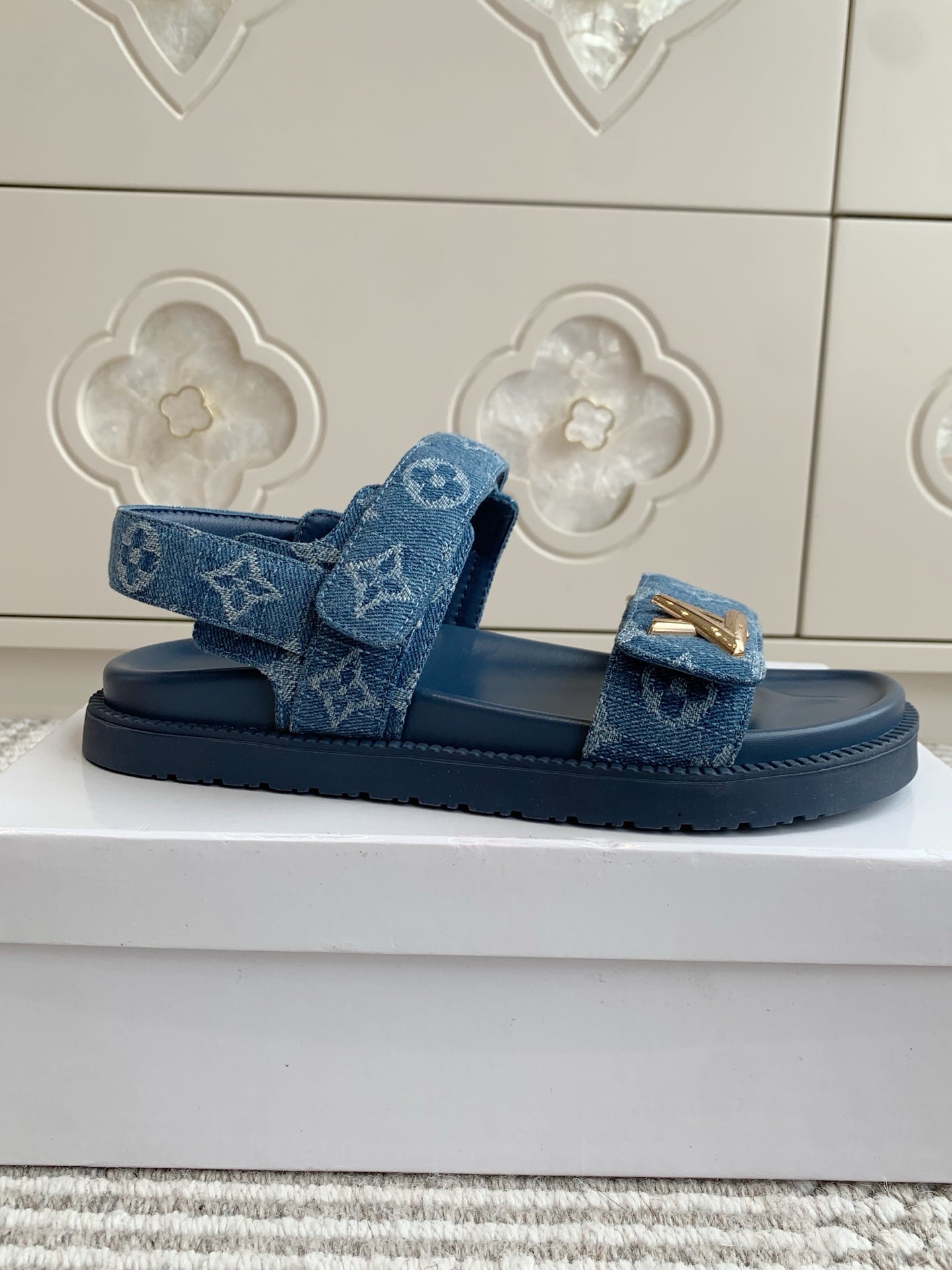 LV SANDALS 25S IN BLUE DENIM AND CALFSKIN WITH GOLD HARDWARE、mysite、Cacoeks