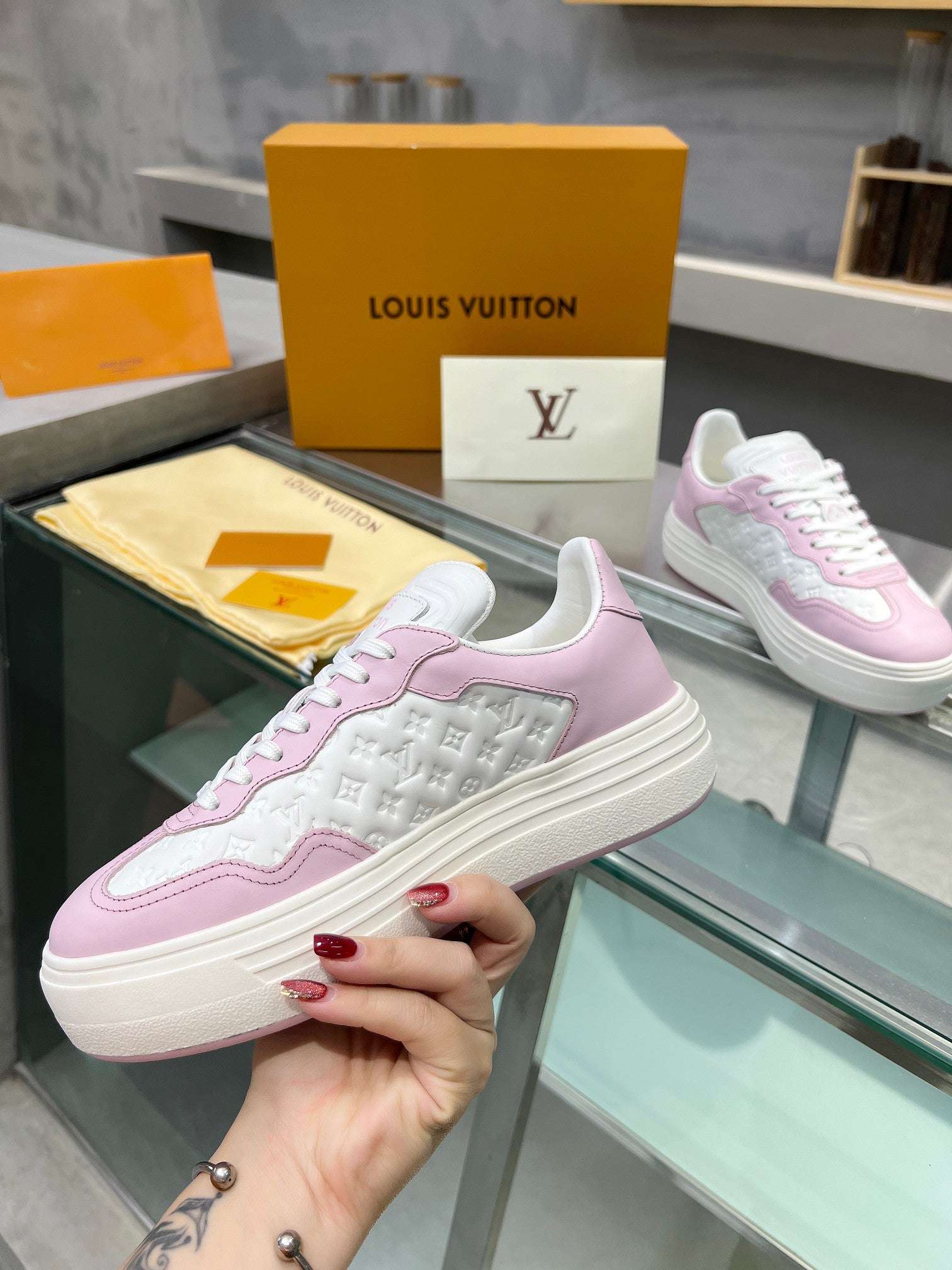 LV WOMEN GROOVY PLATFORM IN WHITE MIX LIGHT PINK EMBOSSED CALFSKIN、mysite、Cacoeks