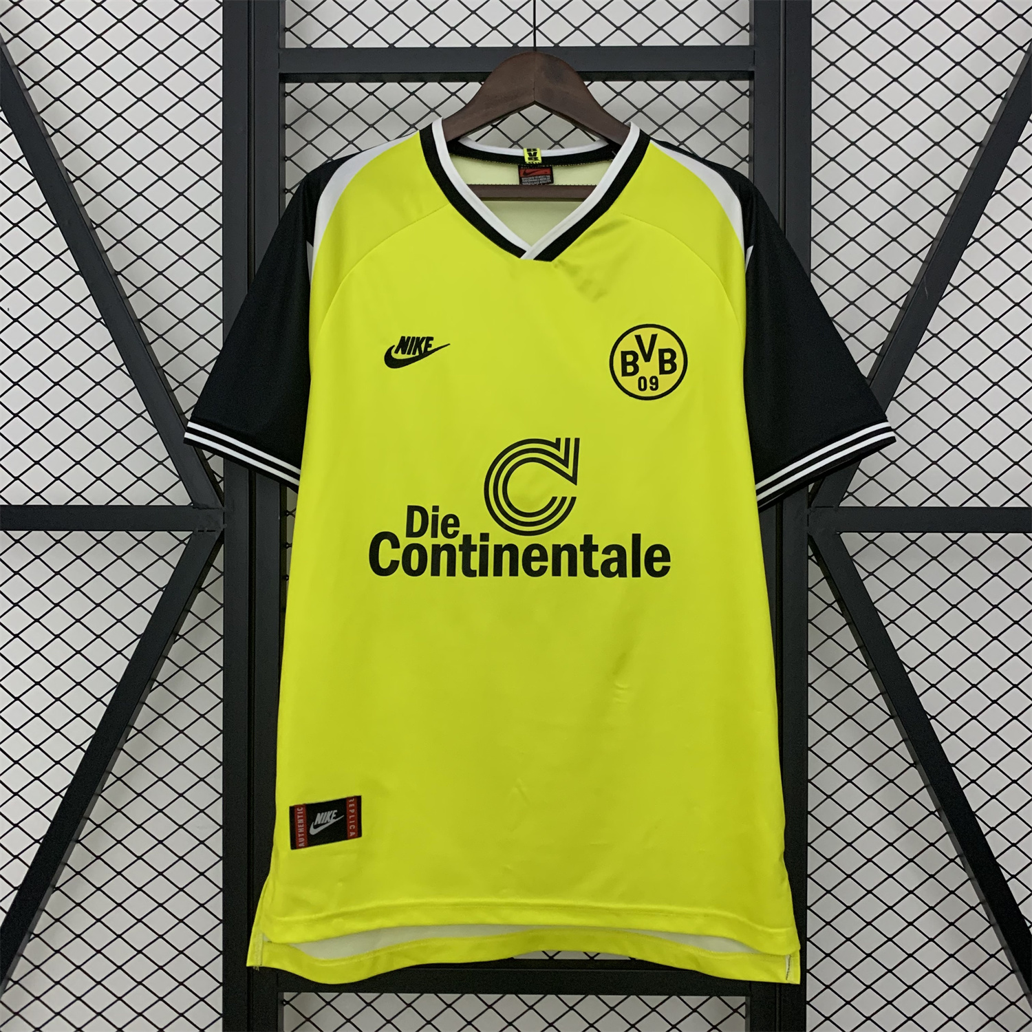 foot-Retro Dortmund 1995-96 Home Jersey