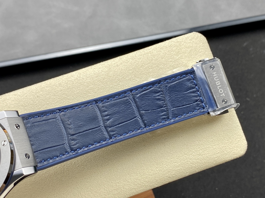 542.NX.7170.LR Hublot Classic Fusion Automatic Blue-fasswatch