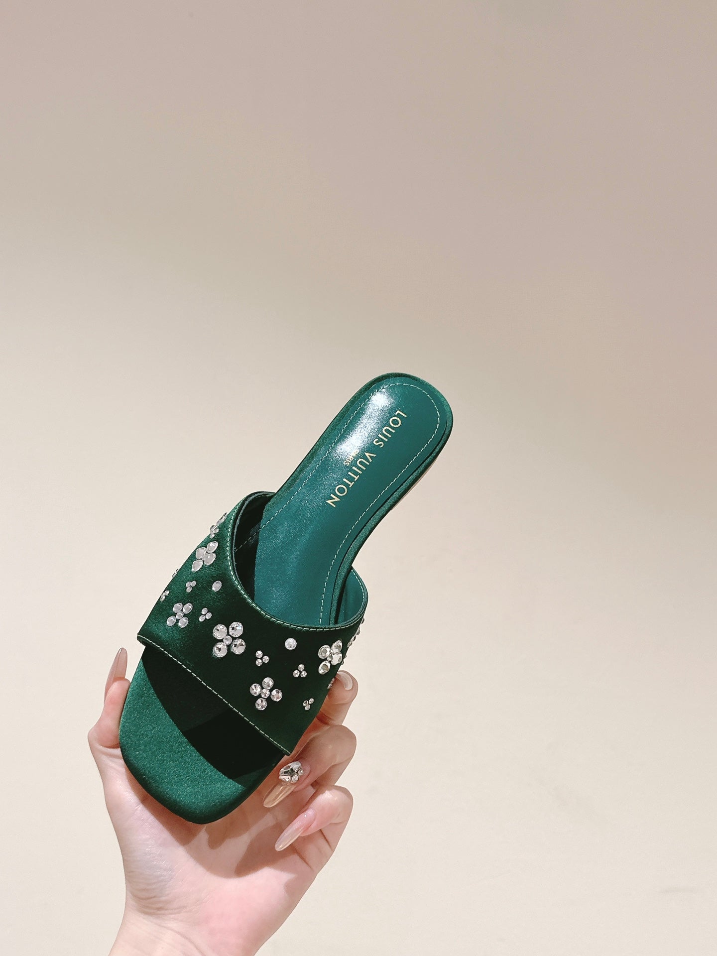LV WOMEN FLAT MULE IN GREEN FOREST SATIN WITH RHINESTONE、mysite、Cacoeks