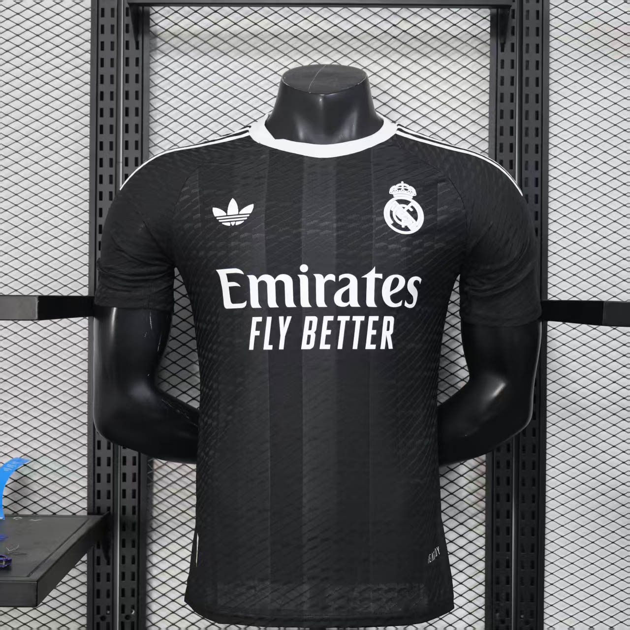 2025/2026 Player Version Real Madrid Goalkeeper Black Football Shirt 1:1 Thai Quality:football jersey mysite: unitedjerseyfootball 邓江浪:football