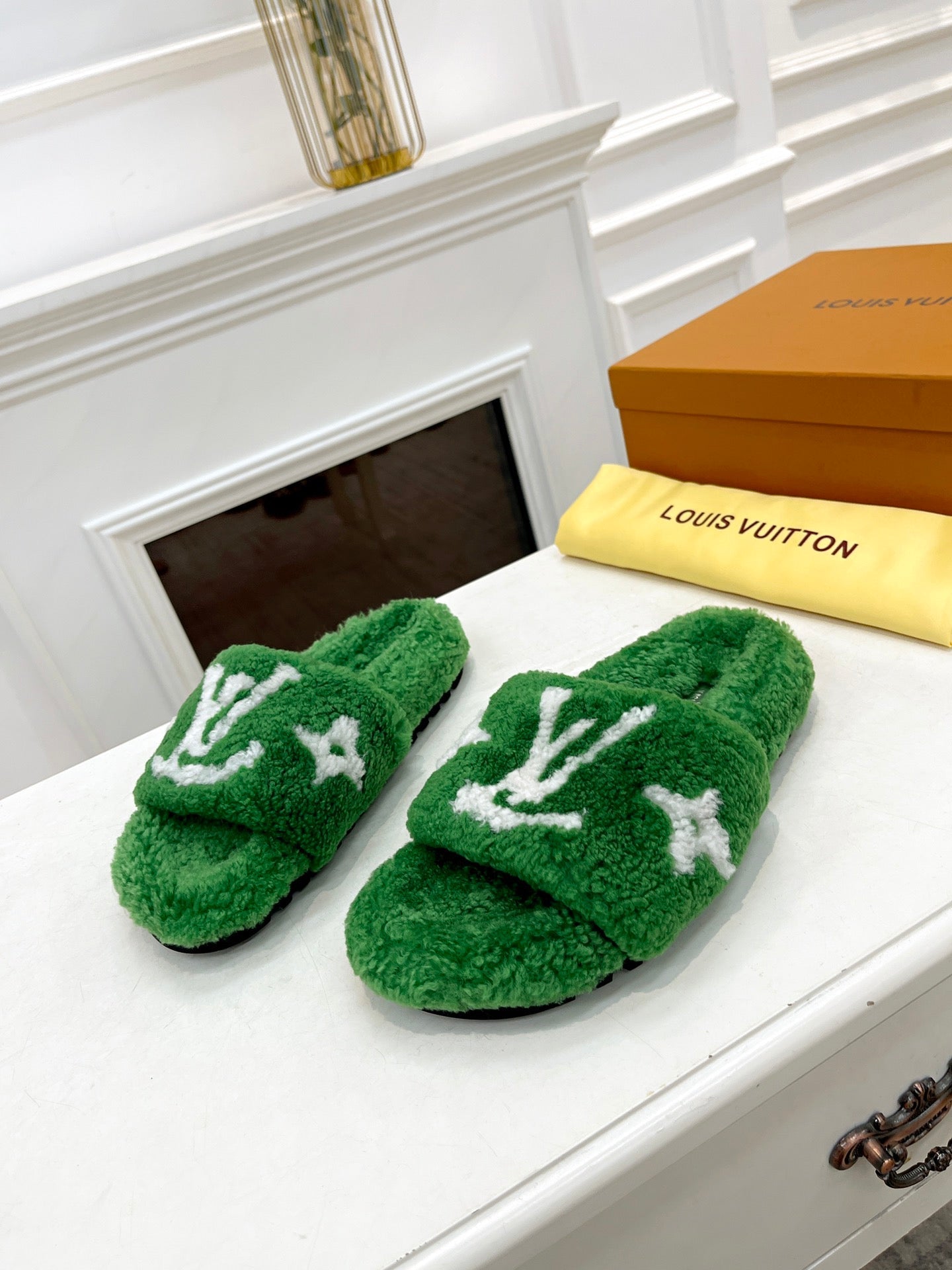 LV FLAT SLIPPER IN EMERALD GREEN MIX WHITE SHEARLING、mysite、Cacoeks
