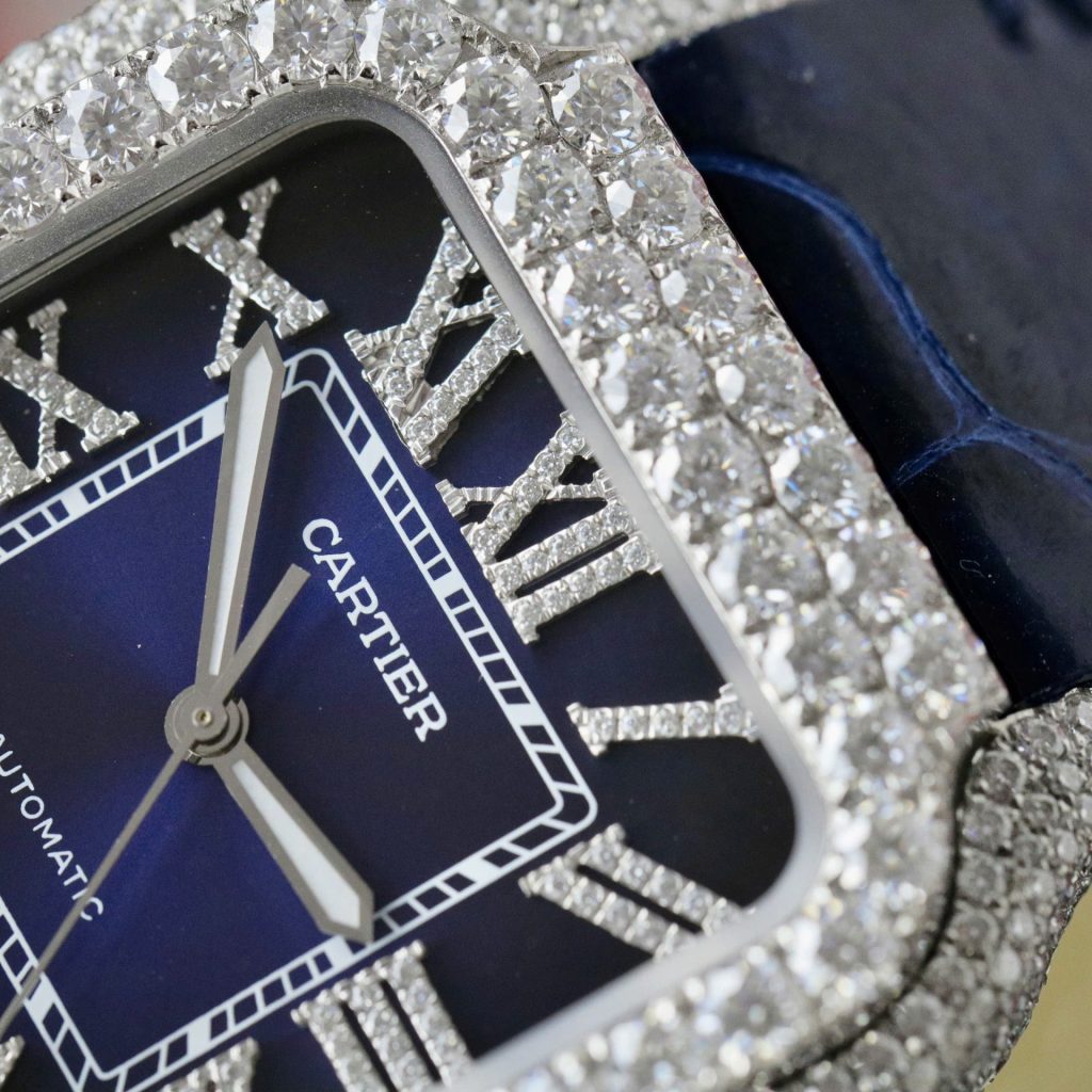 Đồng Hồ Cartier Santos Chế Tác Cọc Số + Vỏ Đính Kim Cương Moissanite 39 (2)