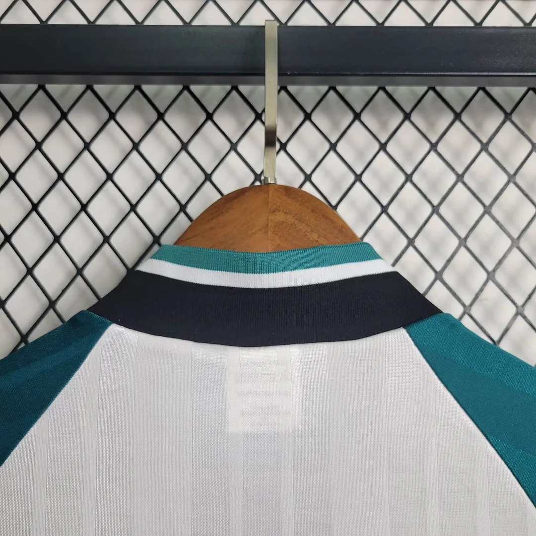 GlobeJersey-Retro Liver.pool 1993-95 Away Stadium Jersey