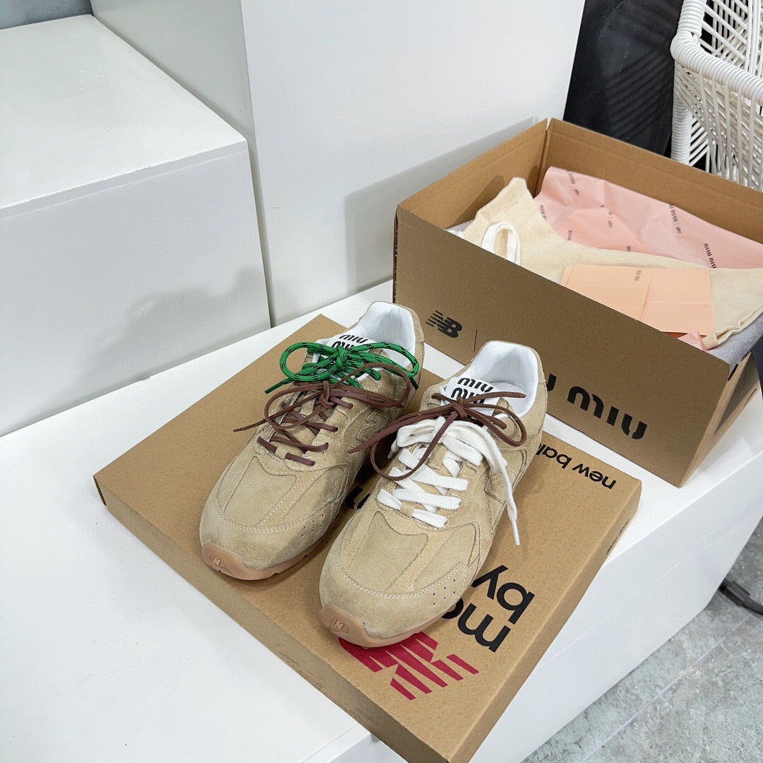MIUxNEW 530 SNEAKER IN BROWN ECRU SUEDE、mysite、Cacoeks