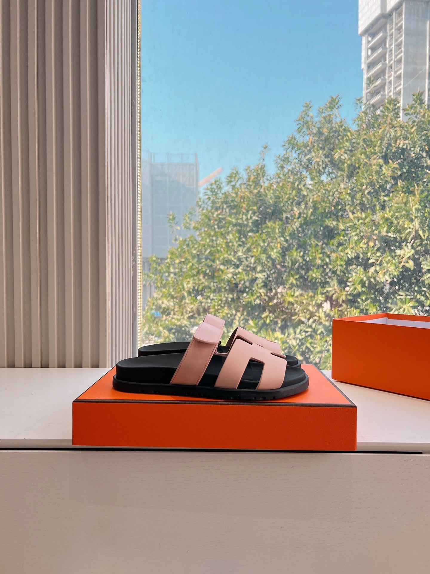 CHYPRE SANDAL IN LIGHT PINK CALFSKIN、mysite、Cacoeks