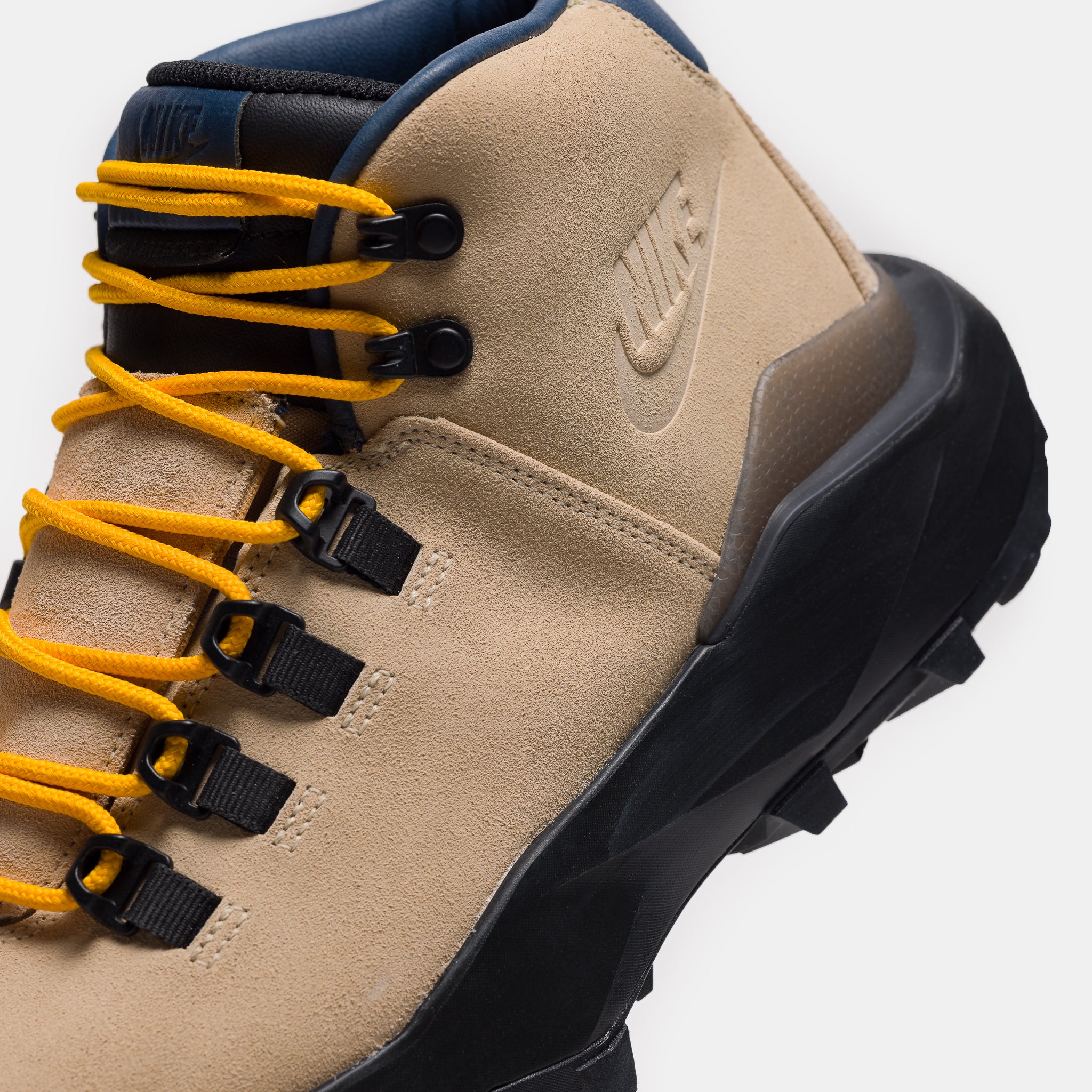 Cygnal Boot in Desert Ore/Navy/Black/University Gold