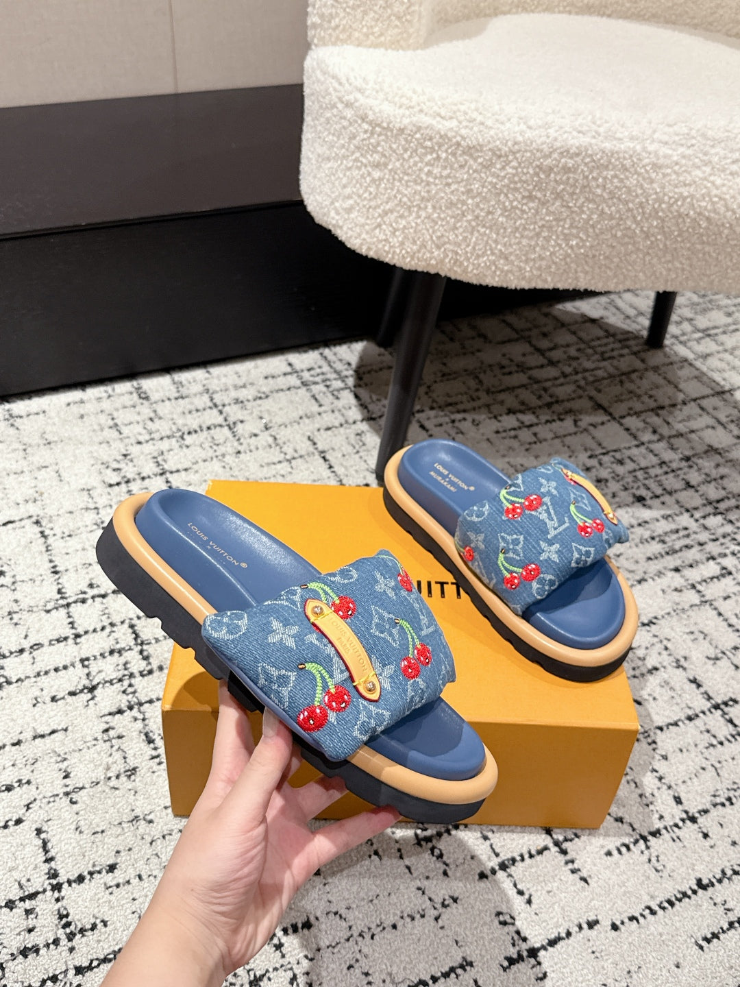 LV MIAMI-STYLE SANDALS 25S IN BLUE DENIM AND CALFSKIN、mysite、Cacoeks