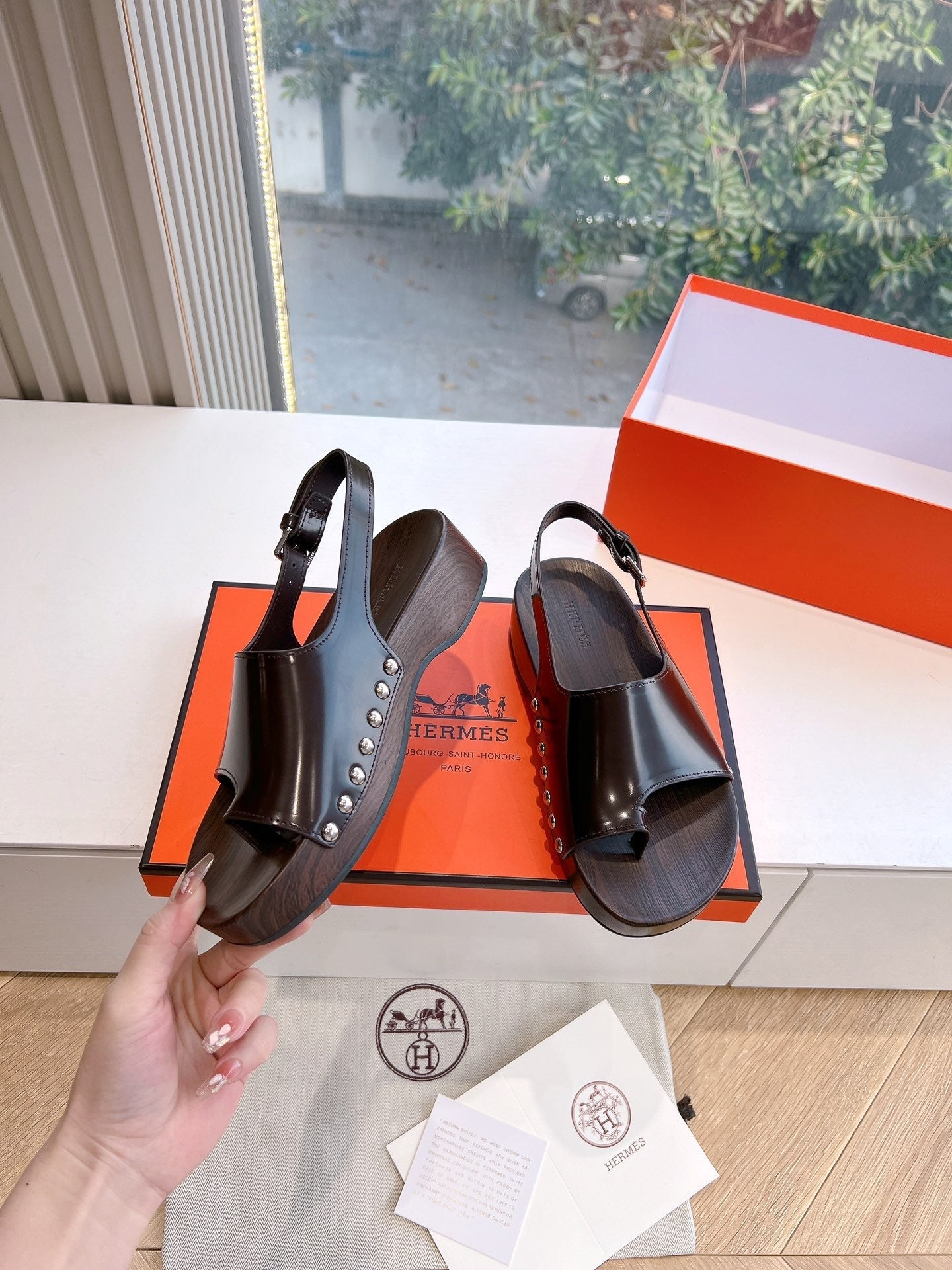 FLAT SANDAL IN BRUNETTE BROWN CALFSKIN、mysite、Cacoeks