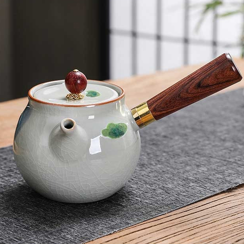 GEEK BAR-https://www.hot-toy.com/