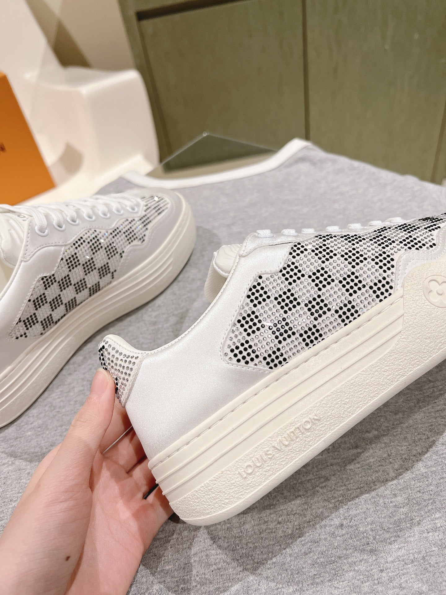 LV GROOVY SNEAKER IN WHITE MIX BLACK DAMIER STRASS AND CALFSKIN、mysite、Cacoeks