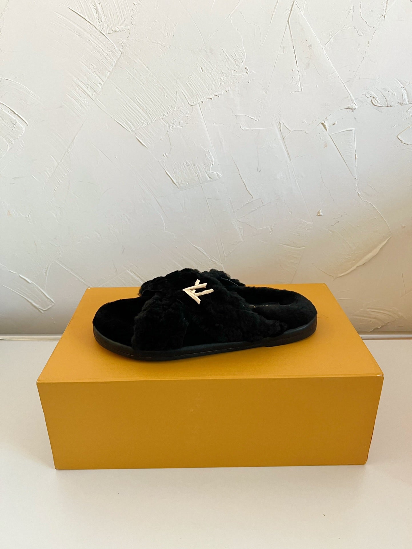 LV BLISS COMFORT MULE IN BLACK SHEARLING、mysite、Cacoeks