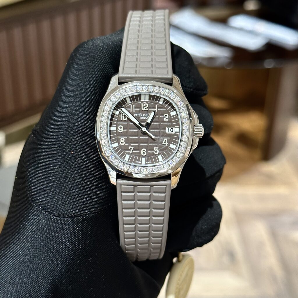 Đồng Hồ Patek Philippe Aquanaut 5067A Đính Kim Cương Moissanite 35 (2)