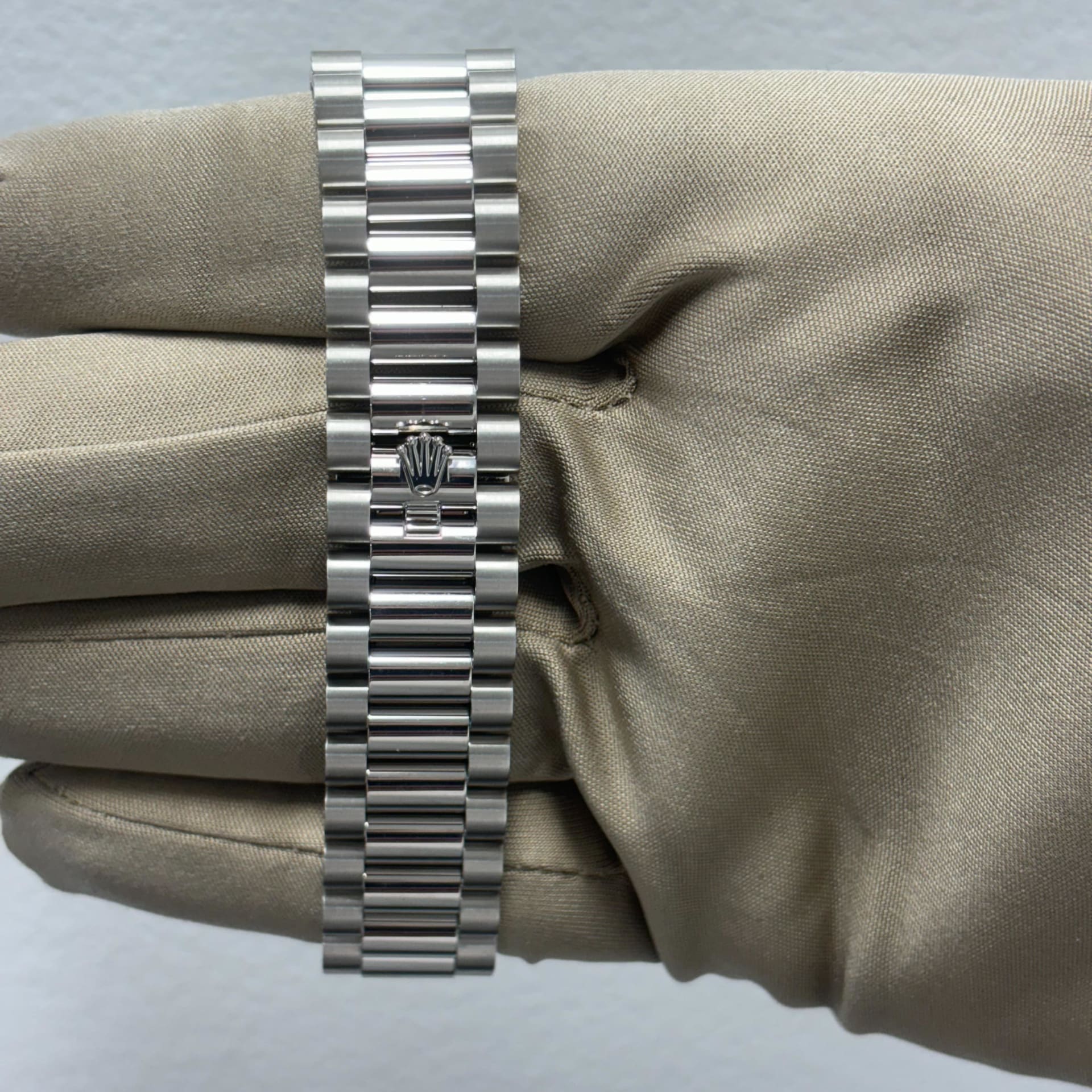 兼职  林炎: luxecystore