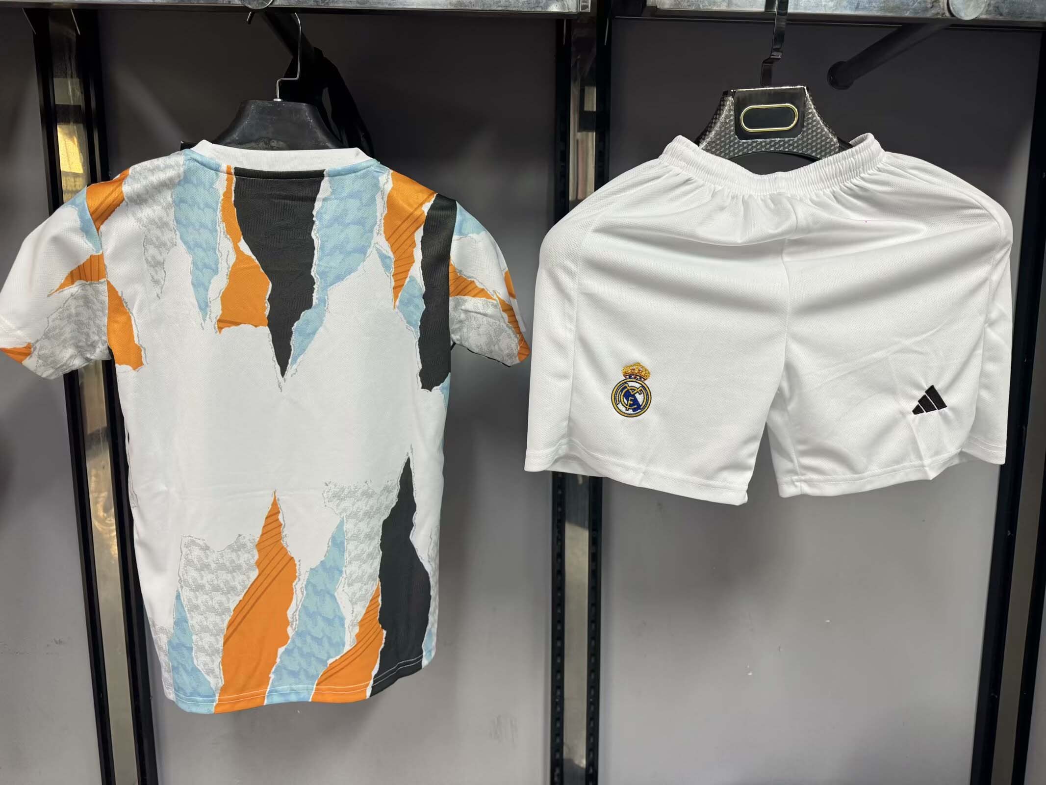 2025/2026 Real Madrid Training Wear Football Shirt 1:1 Thai Quality Kids Size:football jersey mysite: unitedjerseyfootball 邓江浪:football