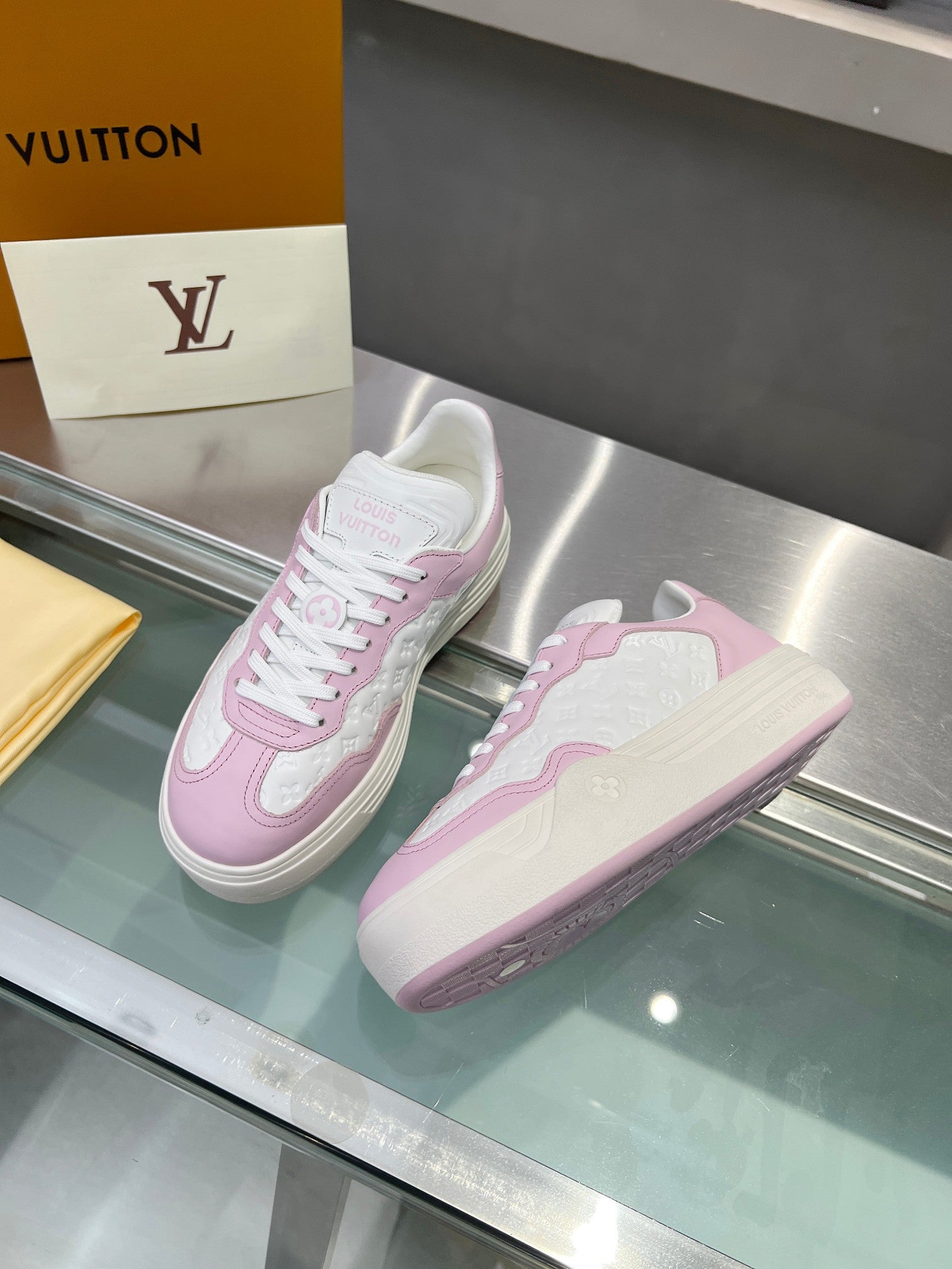 LV WOMEN GROOVY PLATFORM IN WHITE MIX LIGHT PINK EMBOSSED CALFSKIN、mysite、Cacoeks