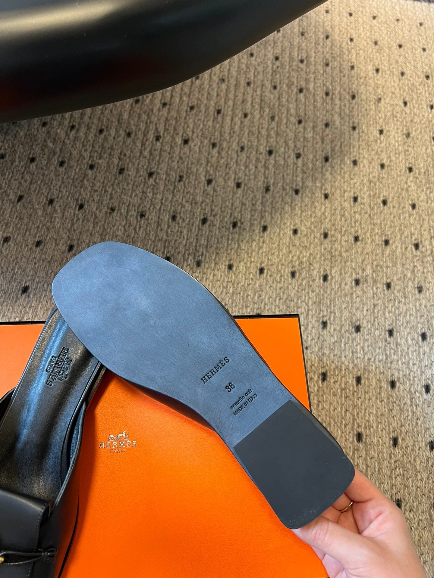 ILOT FLAT SANDAL IN BLACK CALFSKIN、mysite、Cacoeks