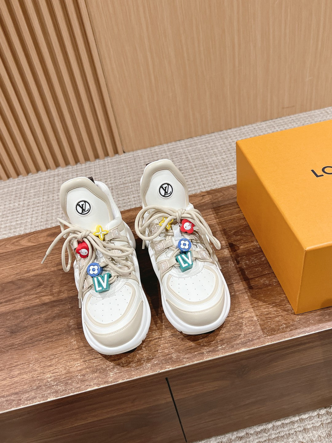 LV ARCHLIGHT SNEAKER IN BLANC BEIGE EMBOSSED CALFSKIN、mysite、Cacoeks