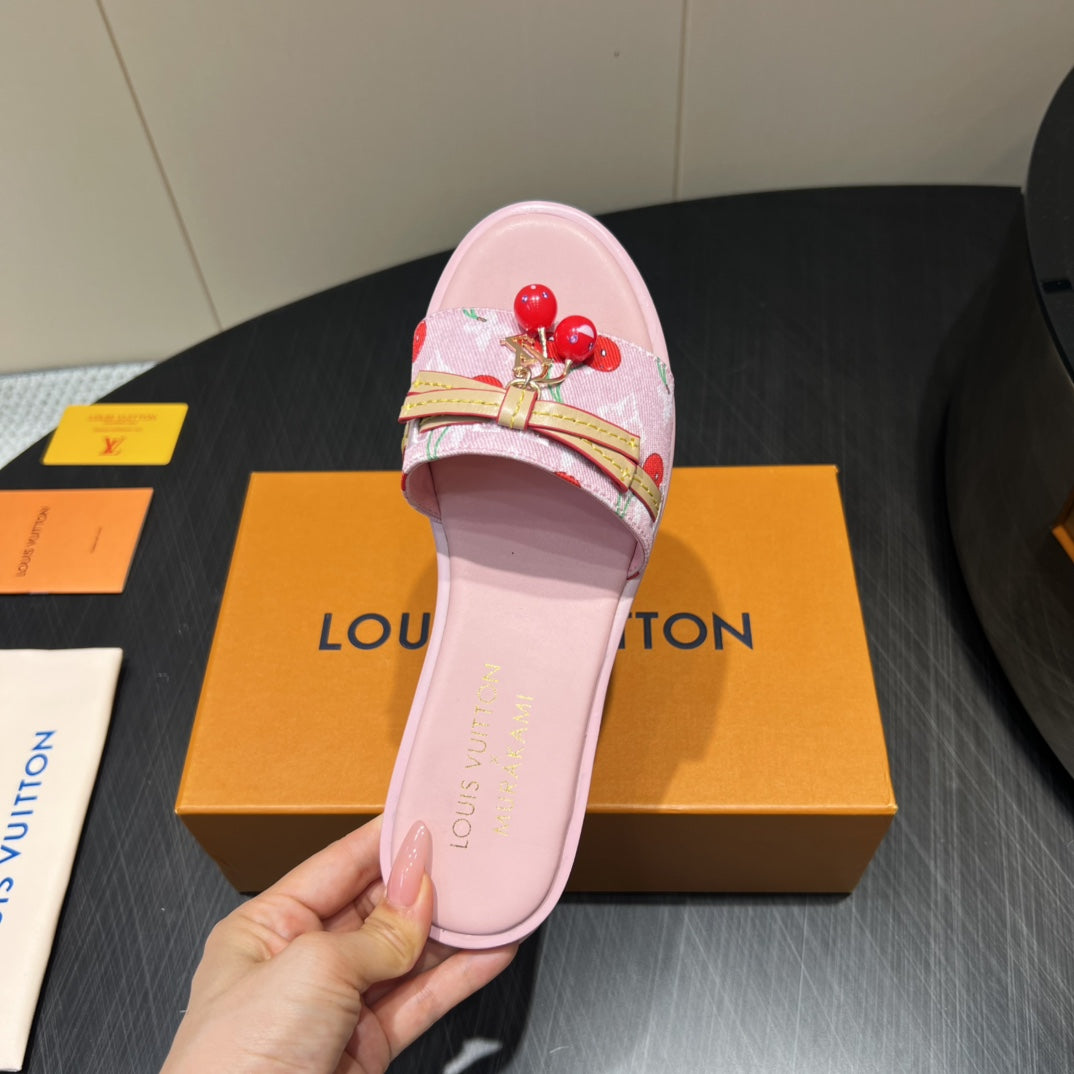 LV SLIDE SANDALS 25S IN LIGHT PINK DENIM AND CALFSKIN WITH CHERRY BLOSSOM BUCKLE、mysite、Cacoeks