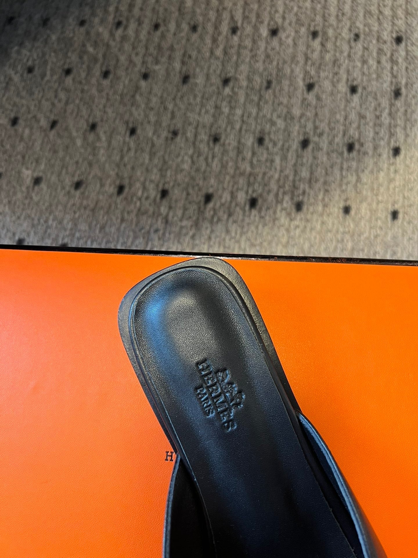 ILOT FLAT SANDAL IN BLACK CALFSKIN、mysite、Cacoeks