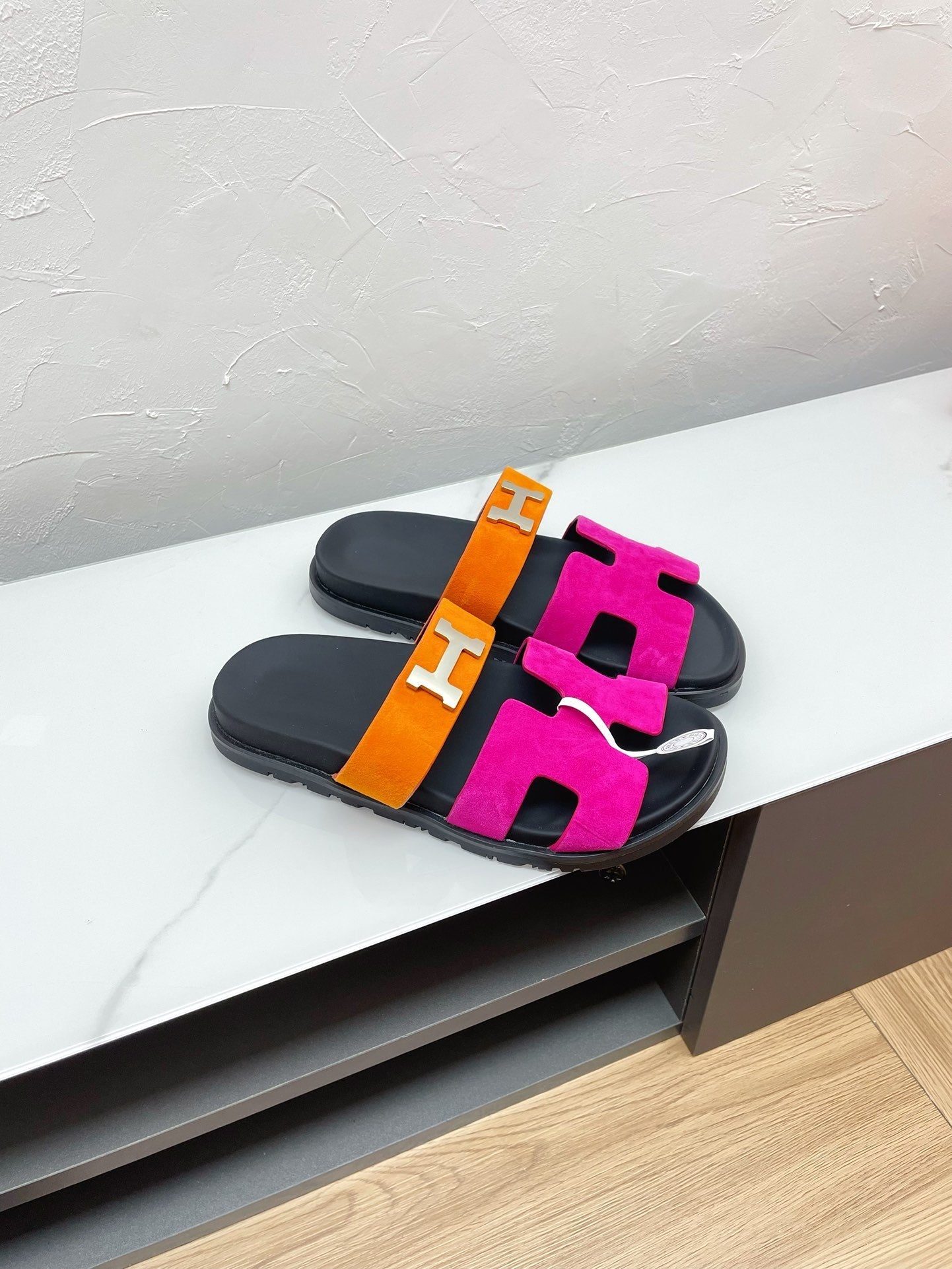 CHYPRE SANDAL DEEP PINK MIX ORANGE SUEDE WITH H BUCKLE、mysite、Cacoeks