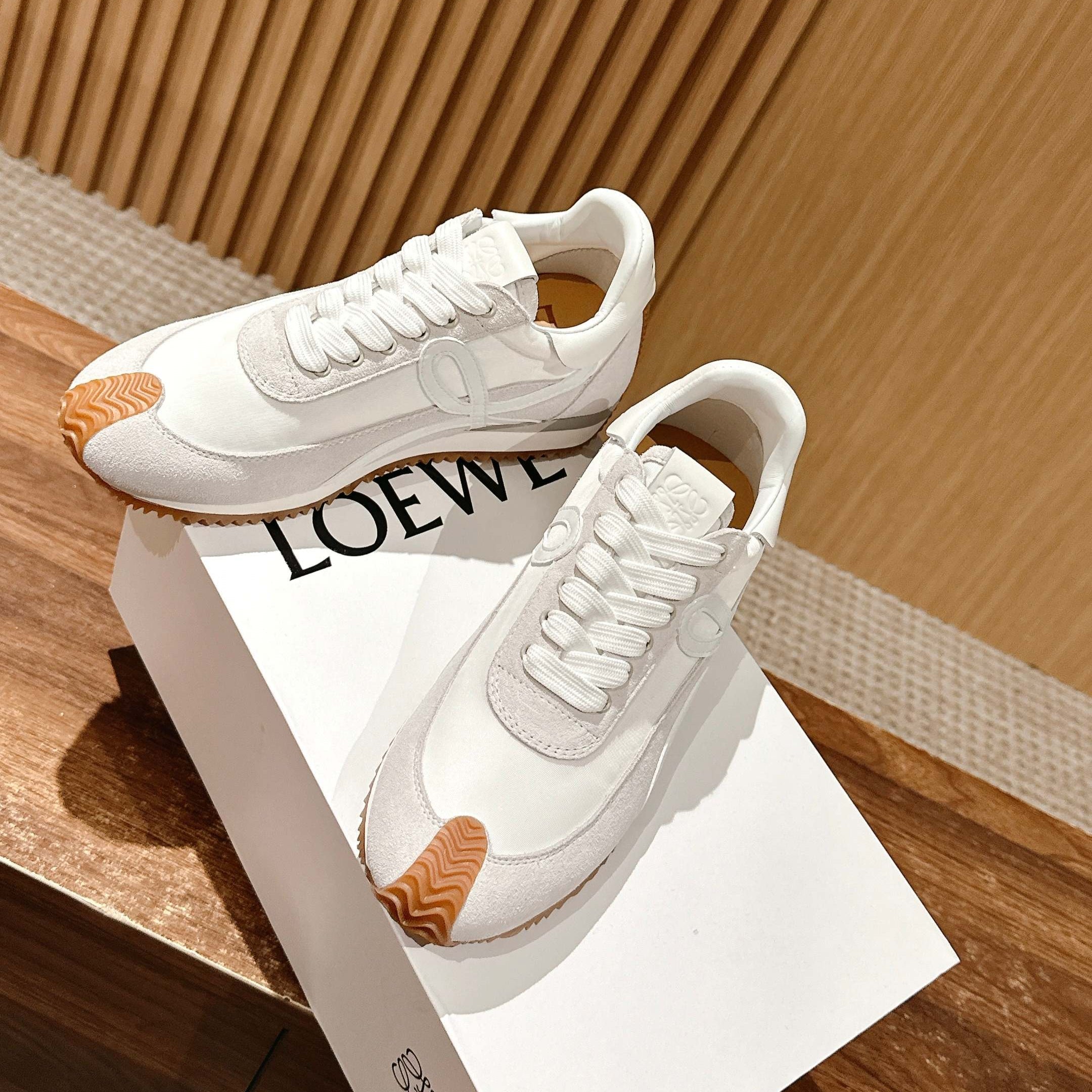 FLOW RUNNER SNEAKER IN LIGHT GRAY SUEDE AND WHITE SHEEPSKIN、mysite、Cacoeks