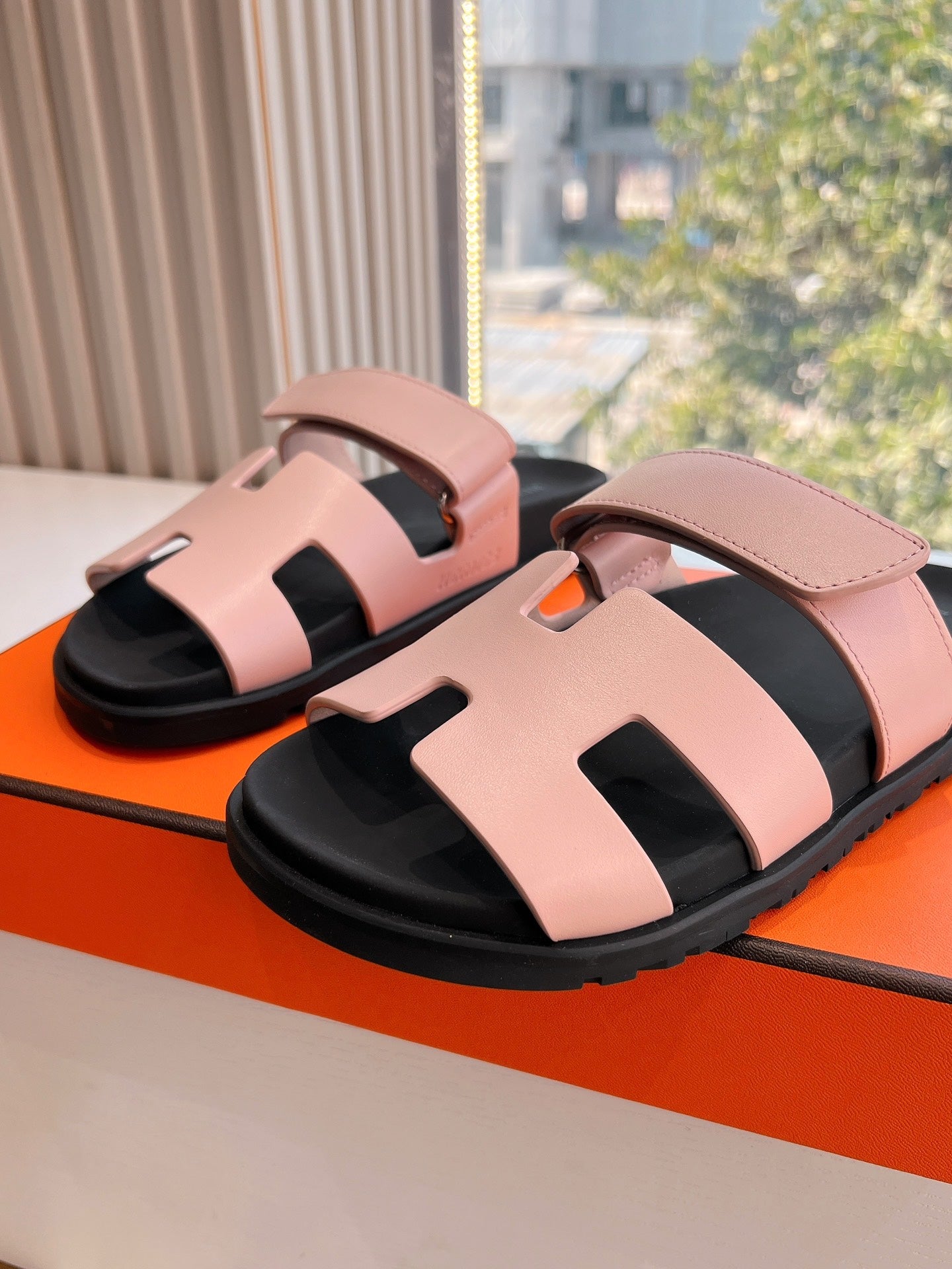 CHYPRE SANDAL IN LIGHT PINK CALFSKIN、mysite、Cacoeks
